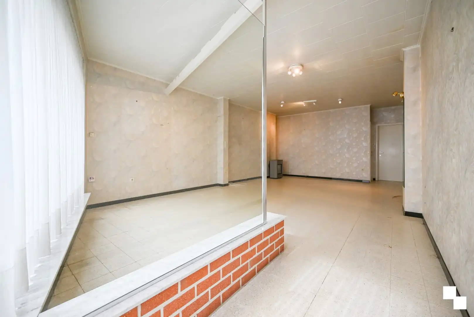 Centraal gelegen woonst met drie slaapkamers te Izegem foto 6