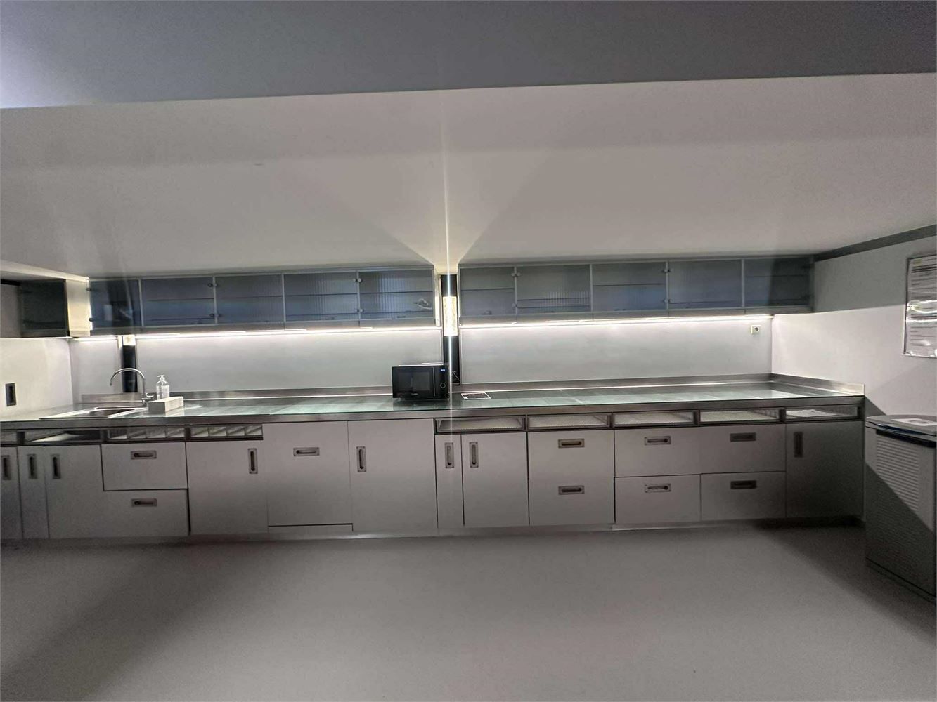 UNIEKE KANTOREN MET PARKING EN VERSCHILLENDE OPPERVLAKTES foto 34