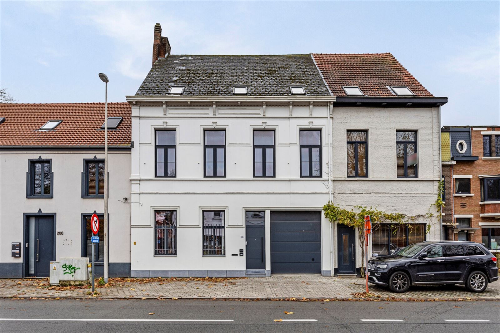 Unieke woning in Boechout - voormalige muziekschool omgebouwd tot een moderne woning foto {{pictureIndex}}