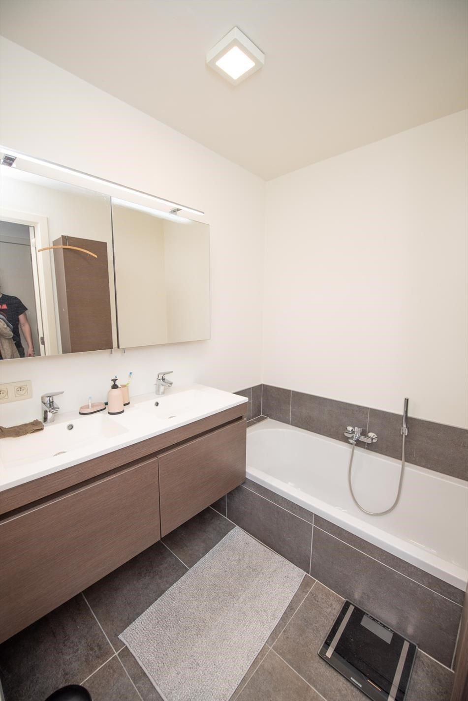 Instapklaar appartement met 2 slaapkamers! foto 8