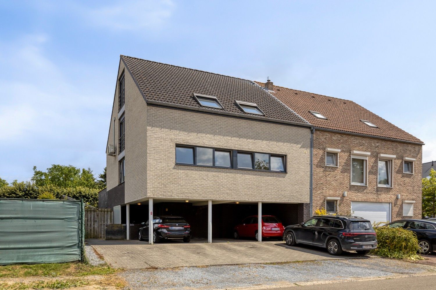 Gezellig duplex-appartement met 3 slaapkamers aan de Groenstraat in Kuringen, Hasselt. foto {{pictureIndex}}