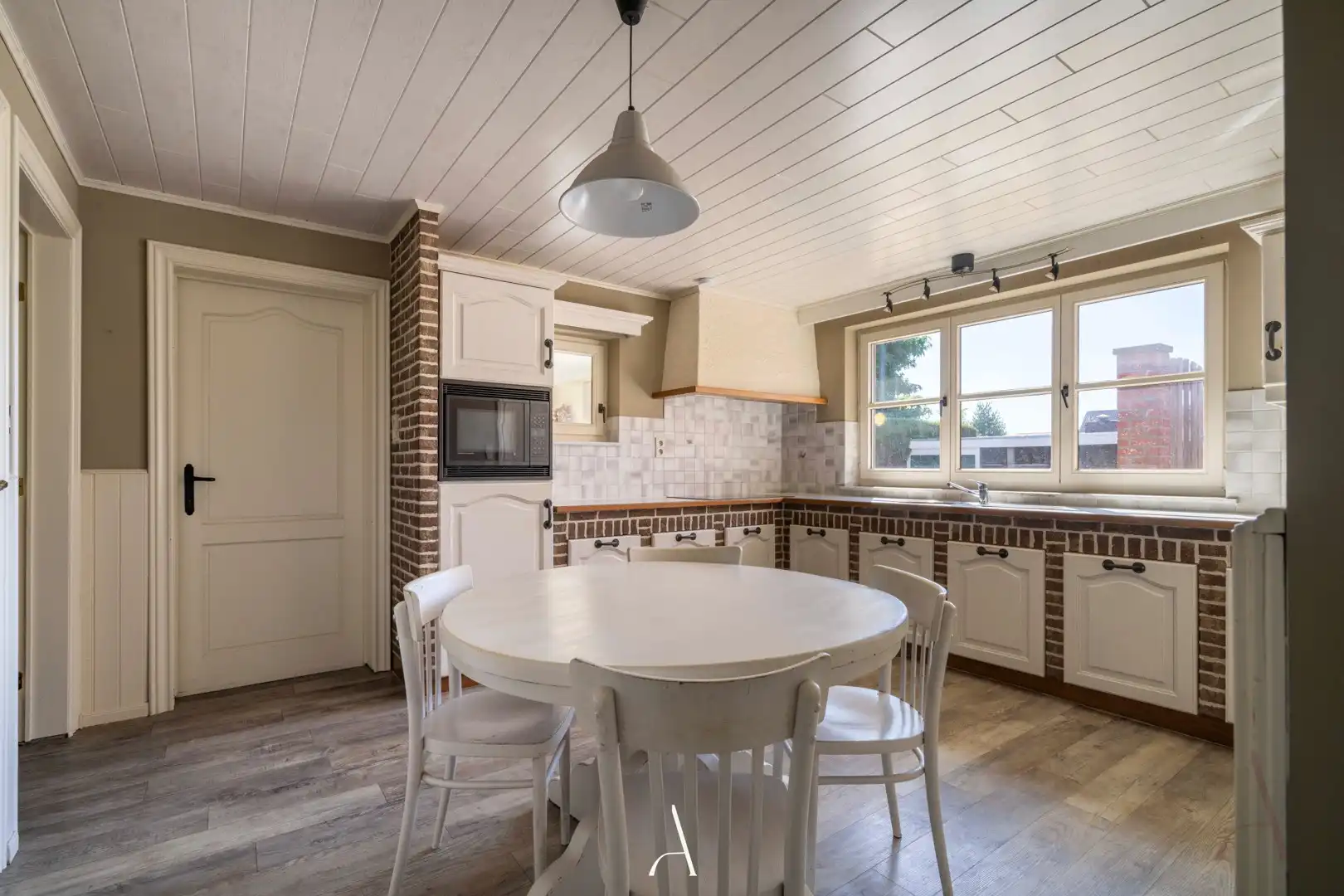 Ruime en verzorgde gezinswoning met 4 slaapkamers op 496 m² in Molenbeersel foto 5