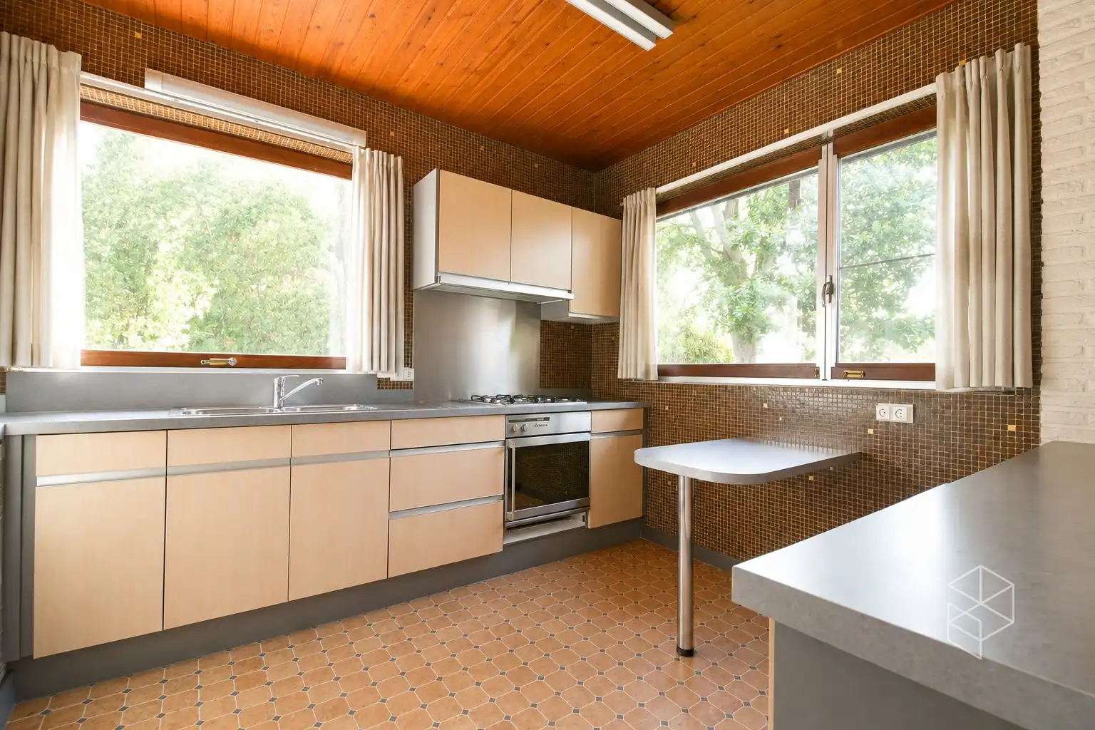Centraal gelegen gelijkvloerse woning met royale tuin op 1636m² foto 8