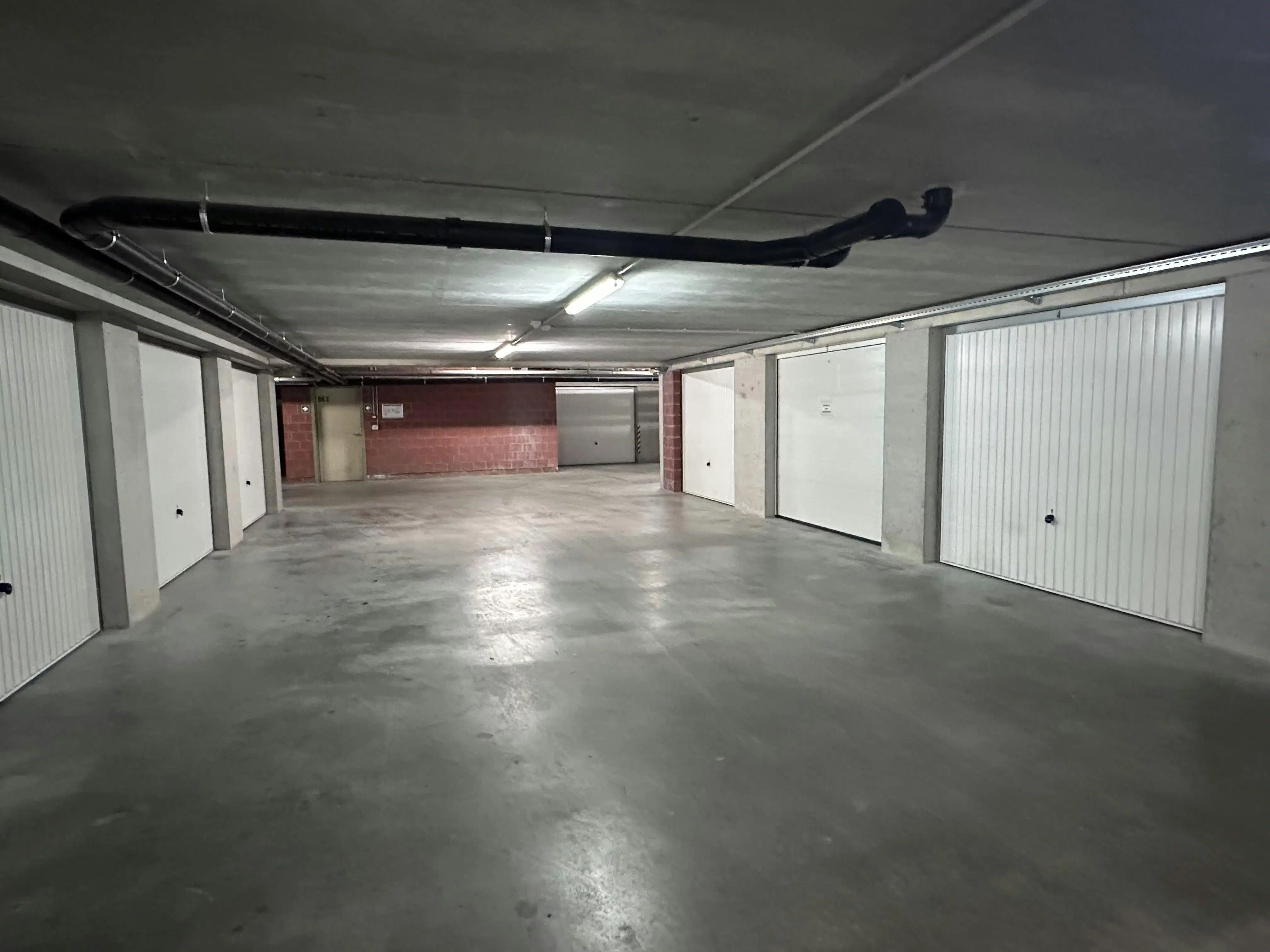 Ondergrondse garagebox te koop nabij het centrum van Veurne. foto 4