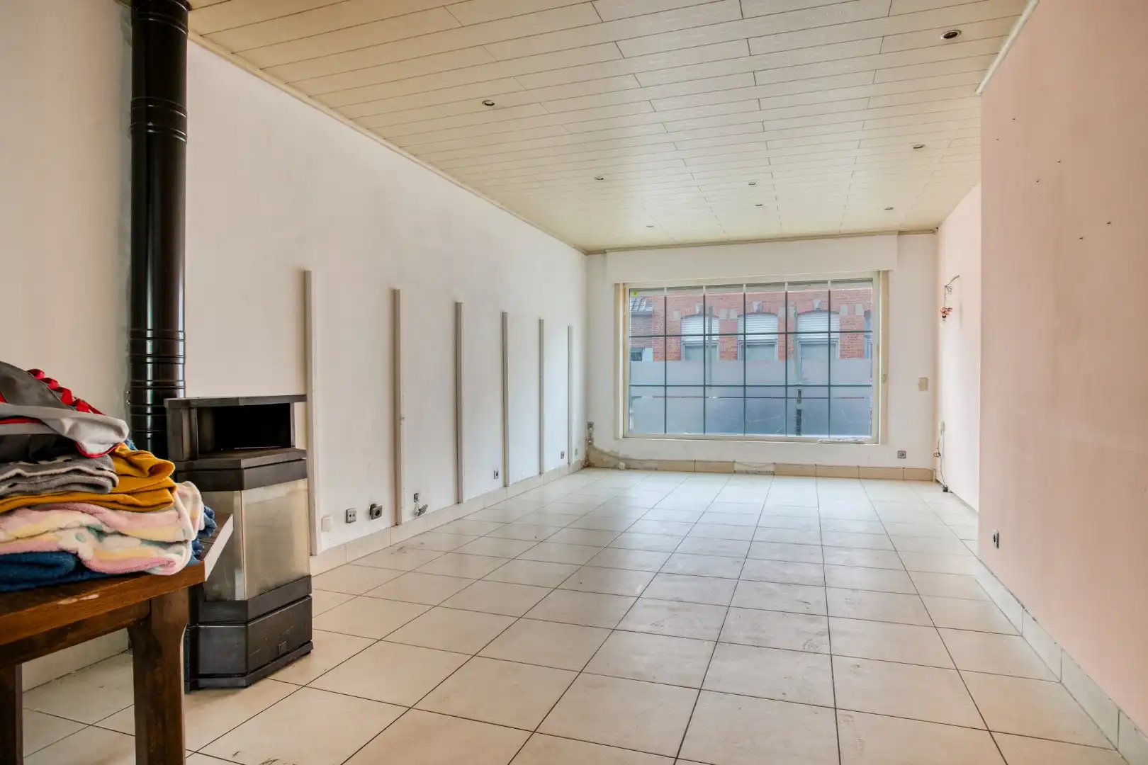 Ruime woning met dubbele garage en tuin in het centrum van Ledegem, 4 slaapkamers foto 2