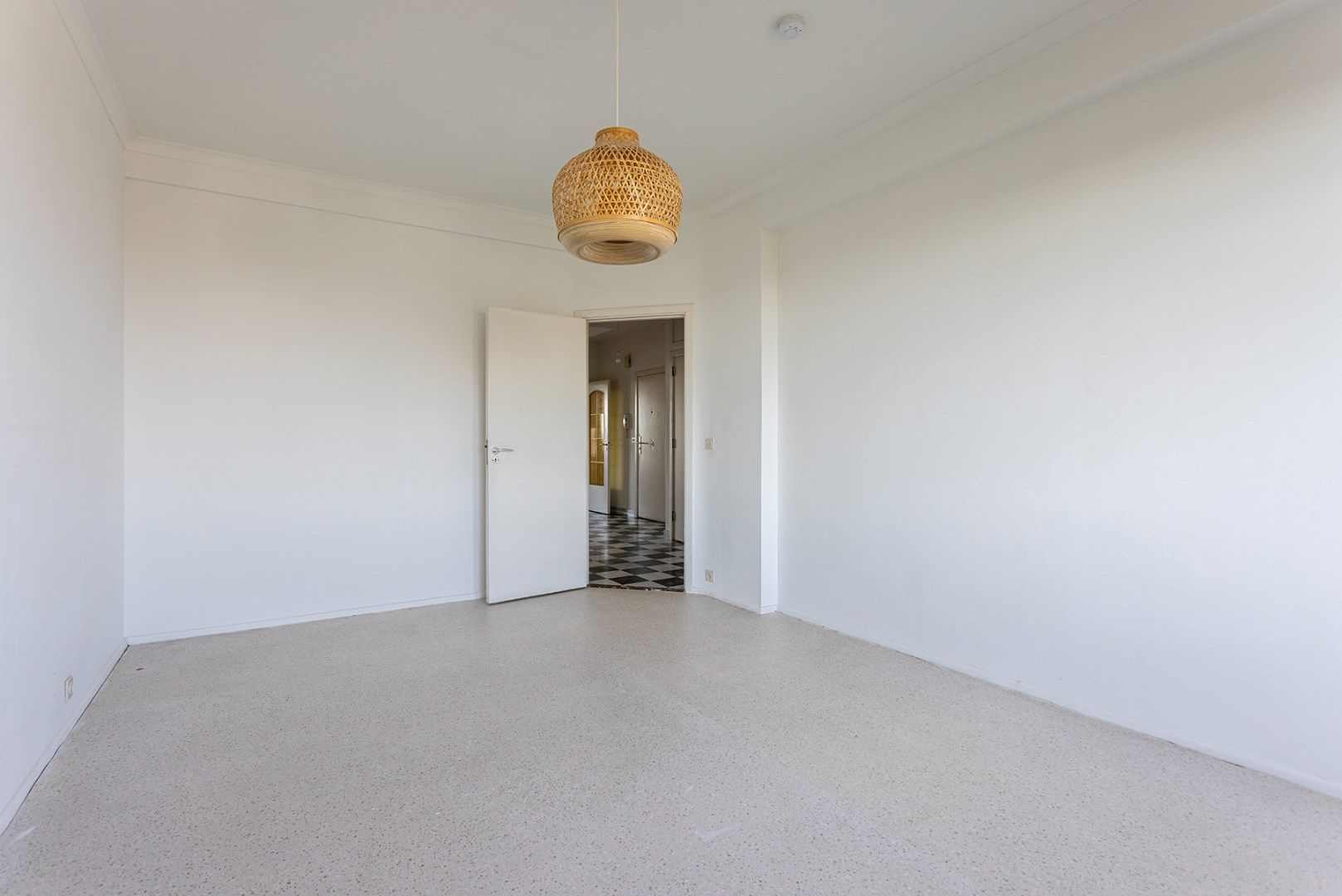 Te renoveren appartement met 2 slpk en terras! foto 11