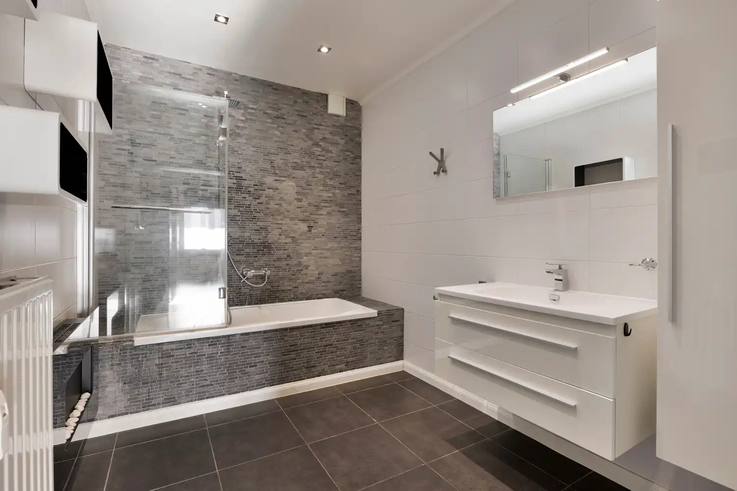RUIM EN VOLLEDIG GERENOVEERD APPARTEMENT IN HET CENTRUM VAN DIEST! foto 21