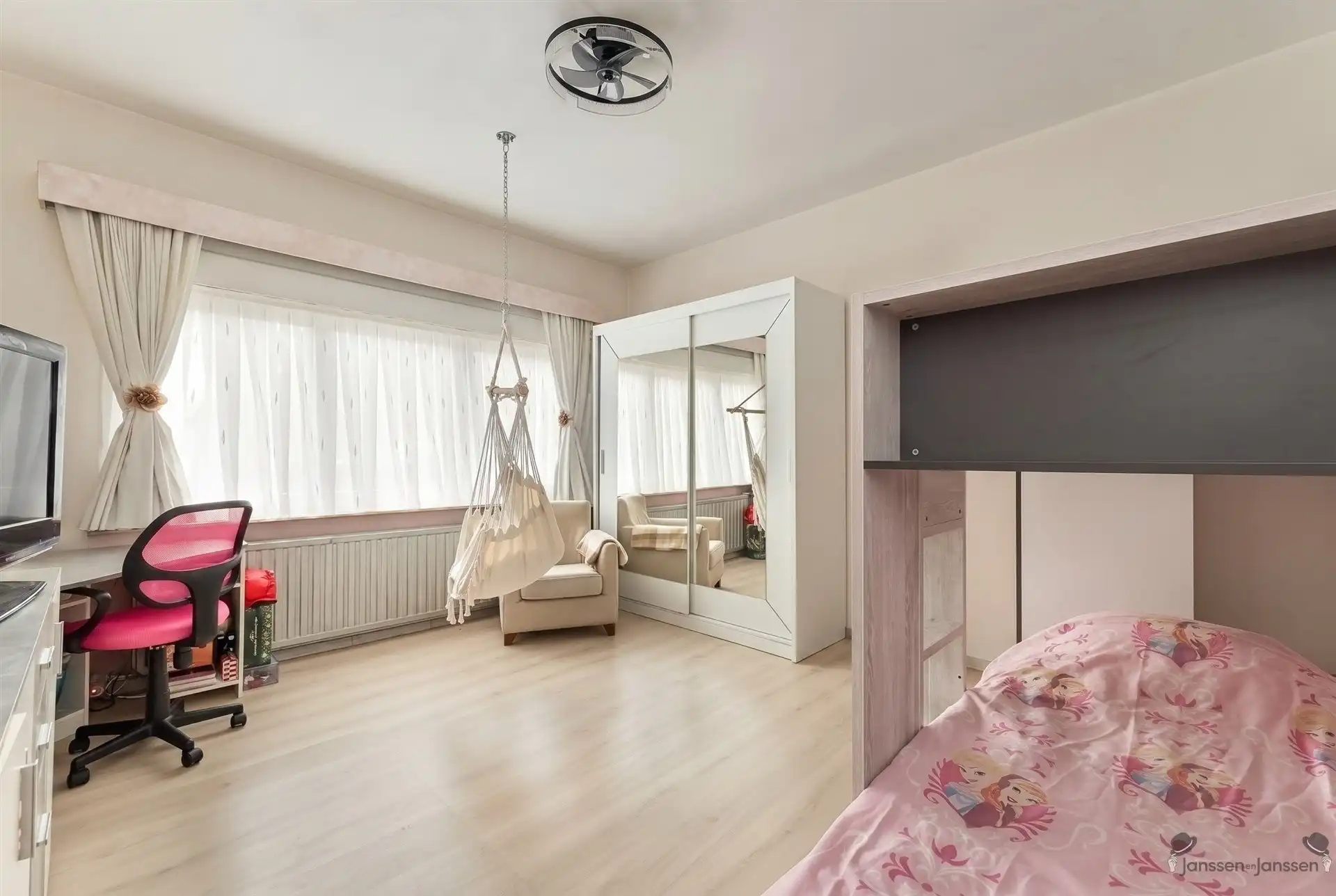 Woning met 3 (mog.4) slk, garage en ruime tuin in Brasschaat foto 5