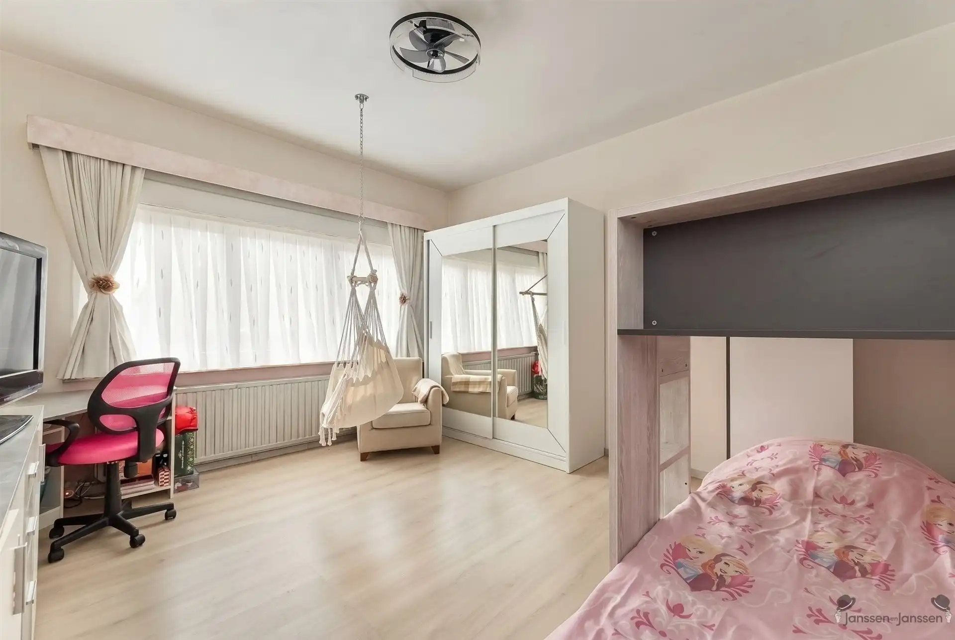 Woning met 3 (mog.4) slk, garage en ruime tuin in Brasschaat foto 5