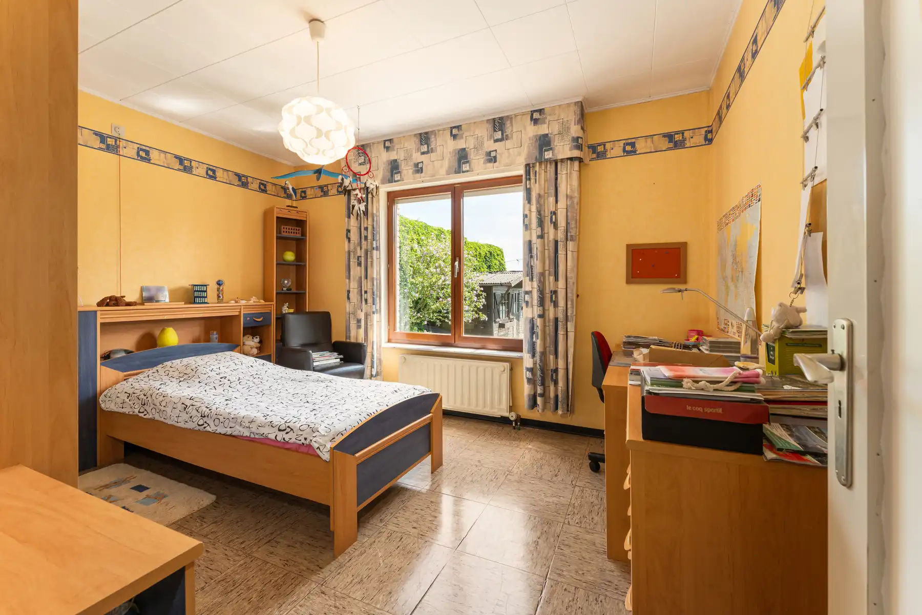 Ruime woning met loods foto 13