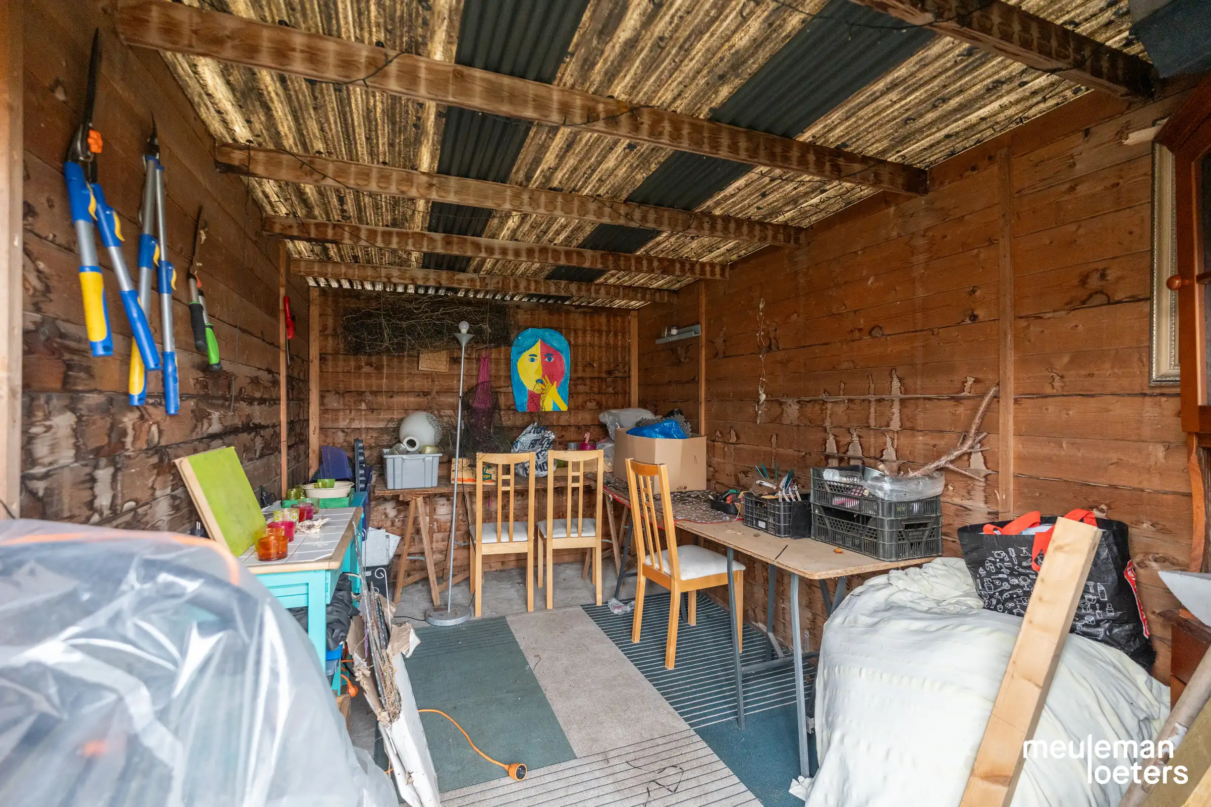 Charmante te renoveren halfopen woning met garage en ruime tuin foto 15
