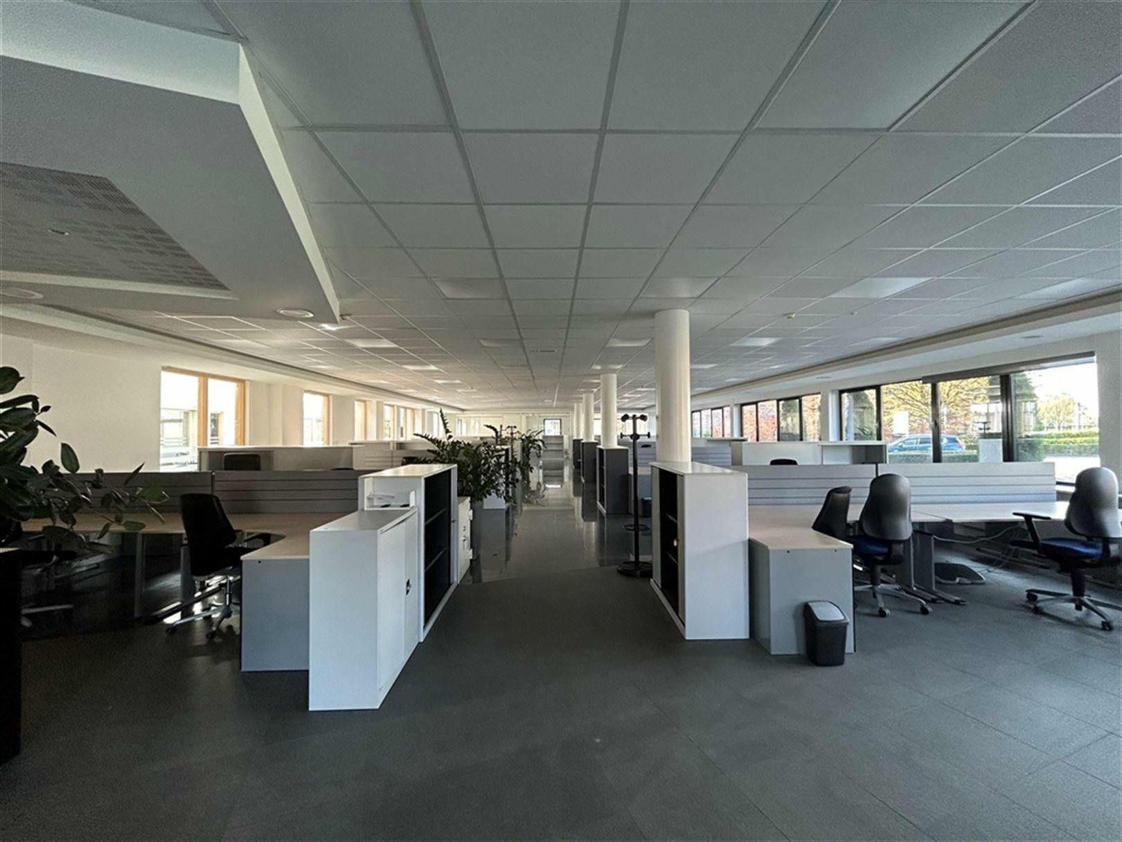 Representatief kantoorgebouw van 560m² gelegen in Lummen - toplocatie foto 7