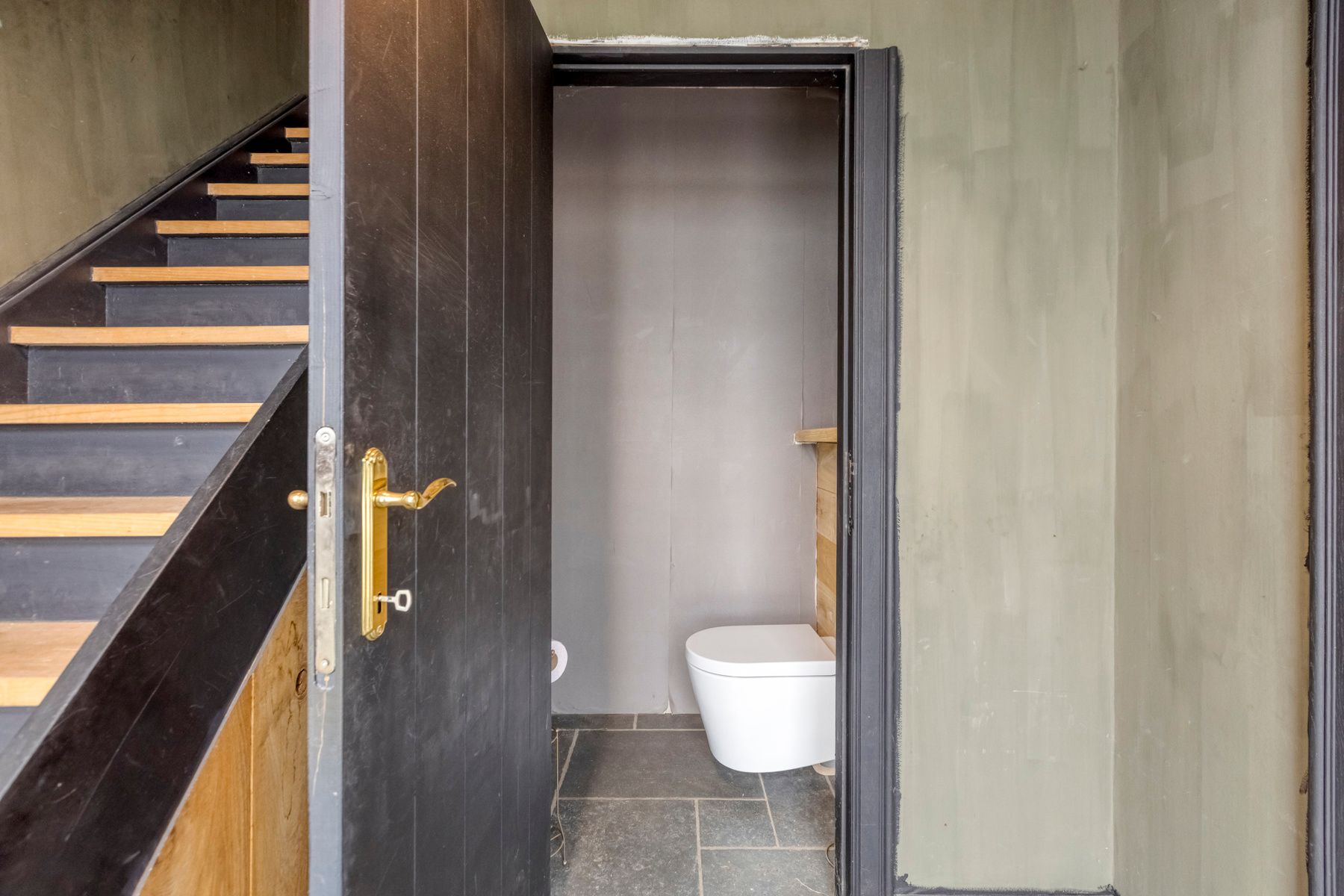 Half vrijstaande woning met 3 slaapkamers foto 3