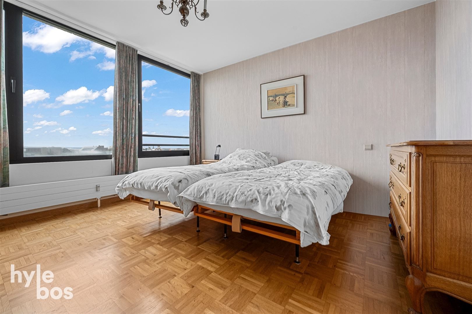 Centraal gelegen 3 slaapkamer appartement met parking foto 20