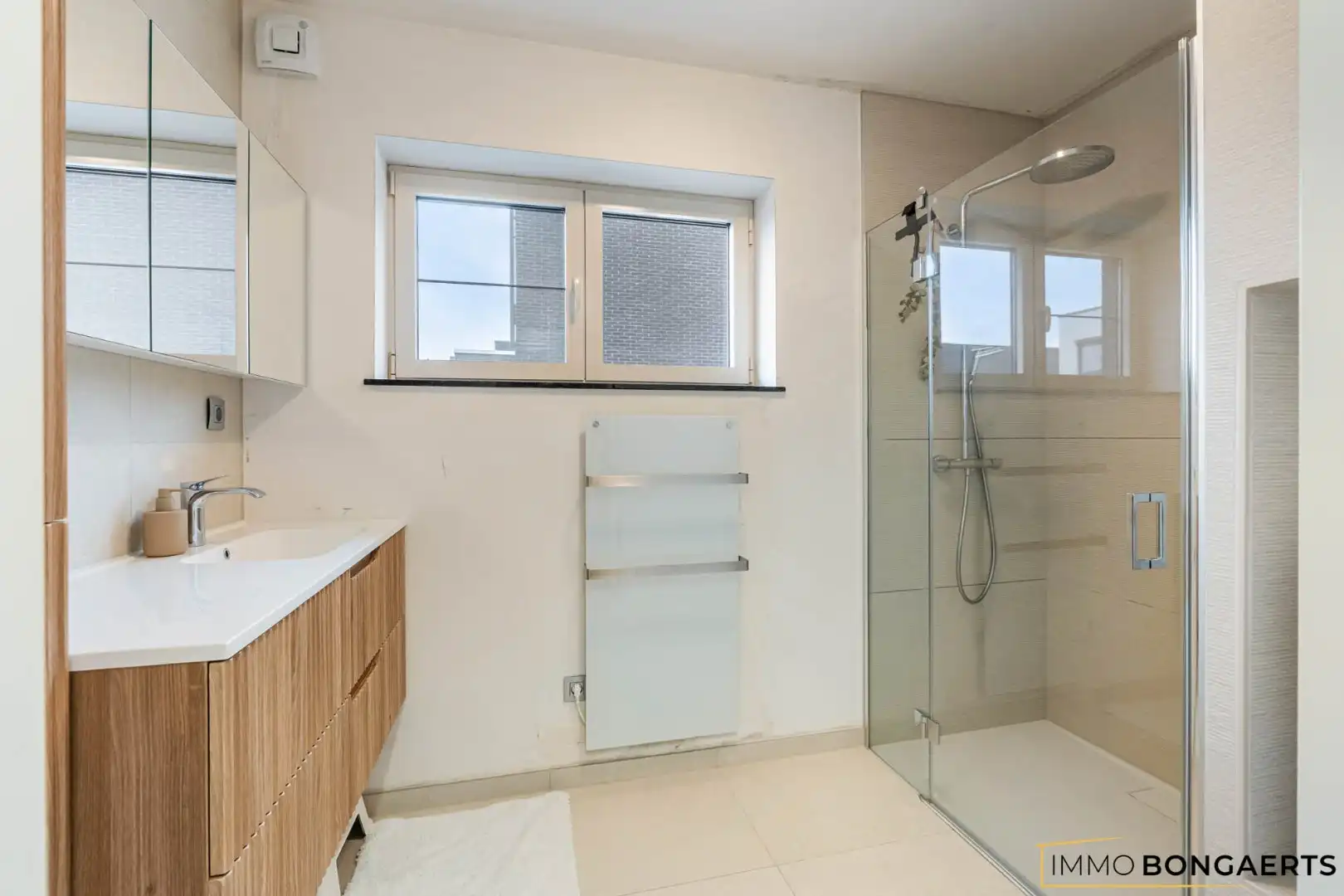 Ruime woning met 3 slaapkamers  foto 12