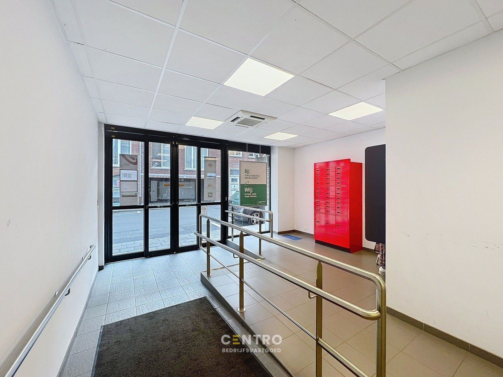 VERHUURD OPBRENGSTEIGENDOM: handelsgelijkvloers (238m²), kwalitatieve huurder BPOST op COMMERCIËLE ligging naast Delhaize te Tielt! foto 5