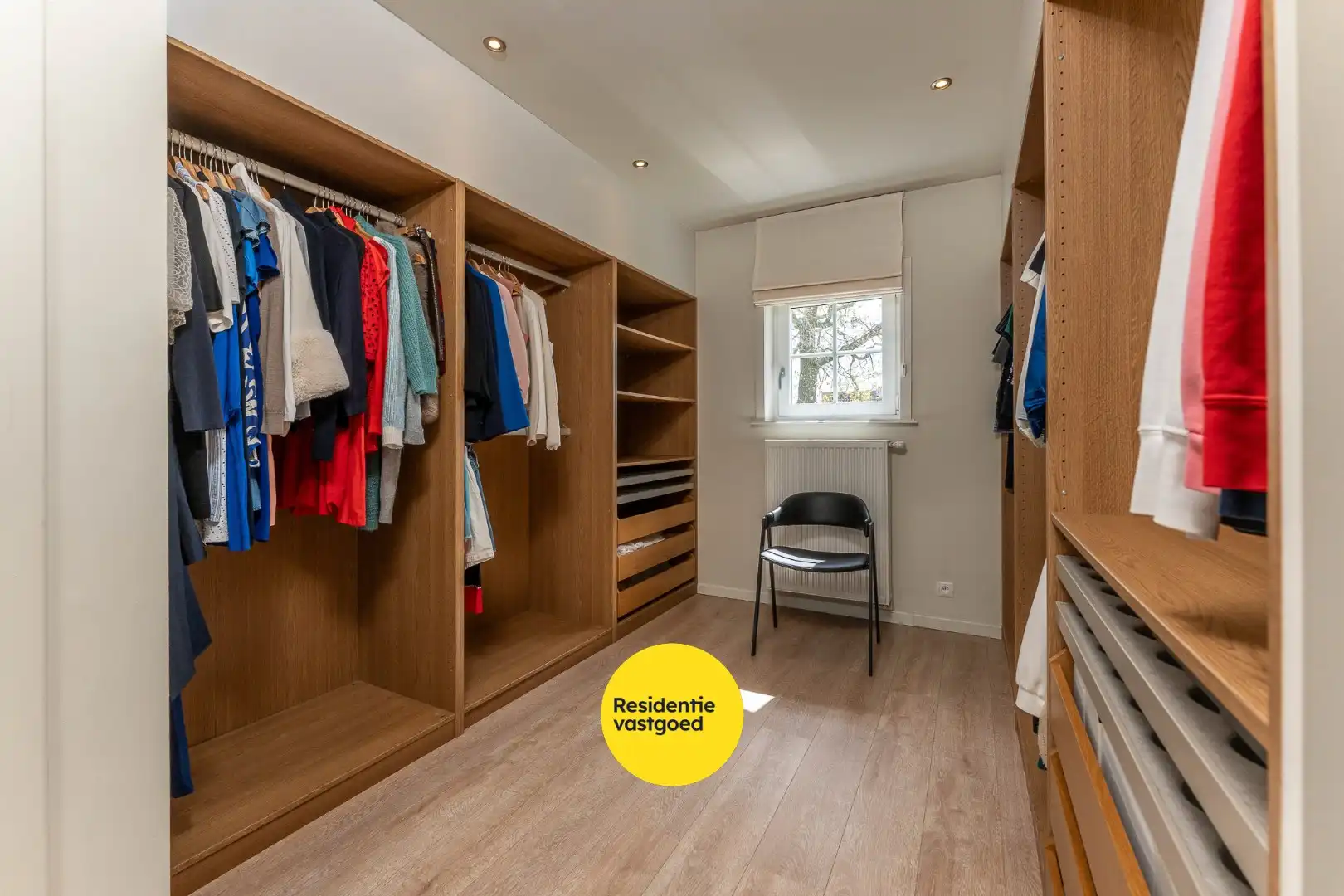 Exclusieve villa met zwembad en poolhouse in de nieuwe St-Annawijk te Sint-Andries foto 21