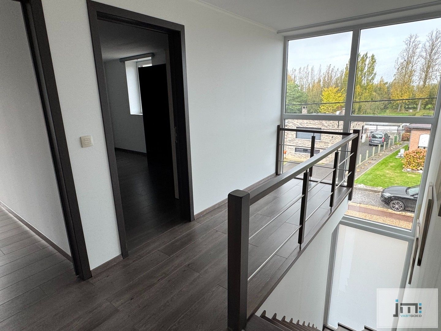 Ruime moderne woning met grote kelder foto 9