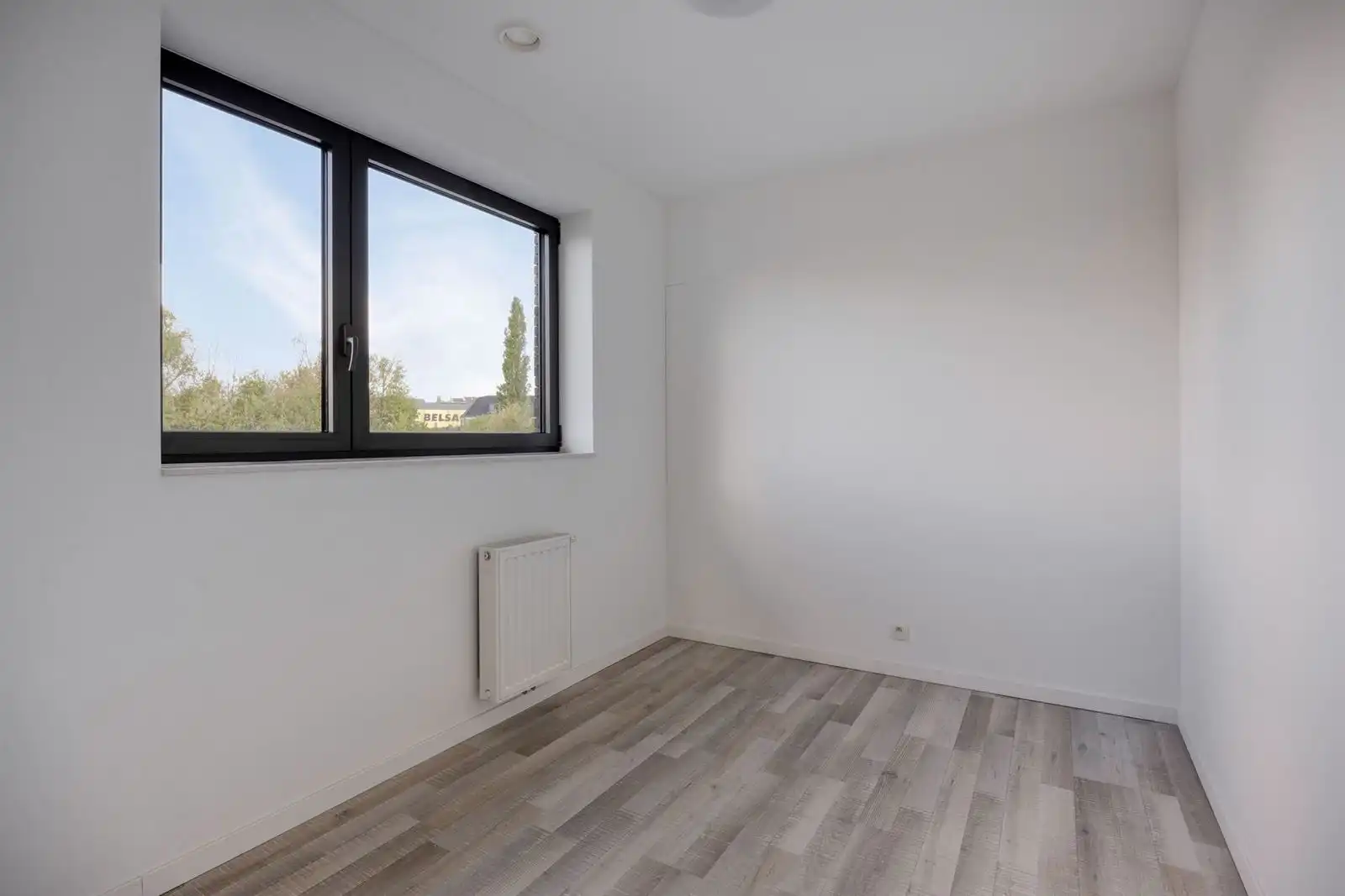 Recente 3-gevelwoning met 3 slaapkamers, tuin en garage foto 25