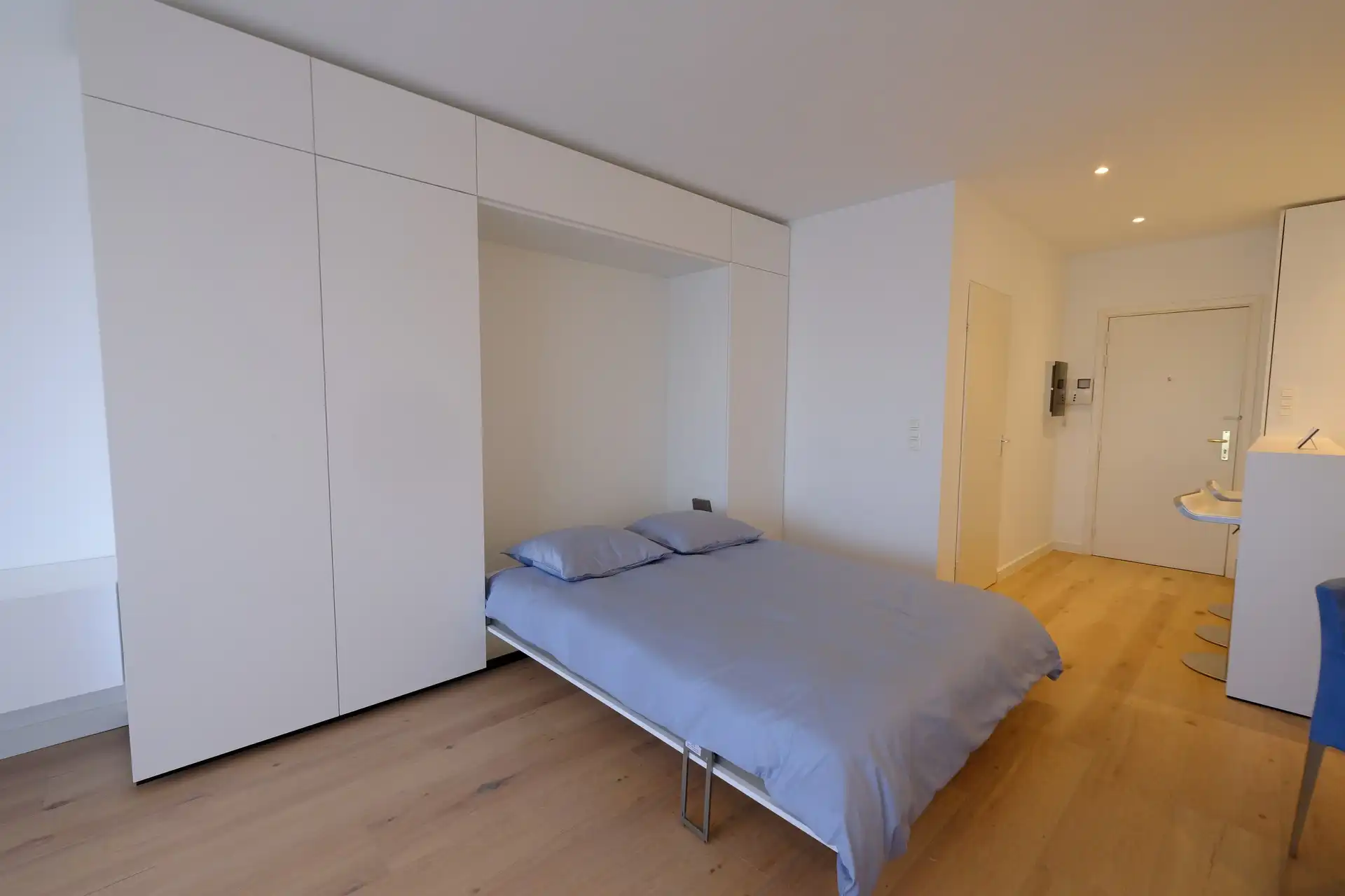 Gerenoveerde gemeubelde studio in centrum Hasselt met autostaanplaats foto 9