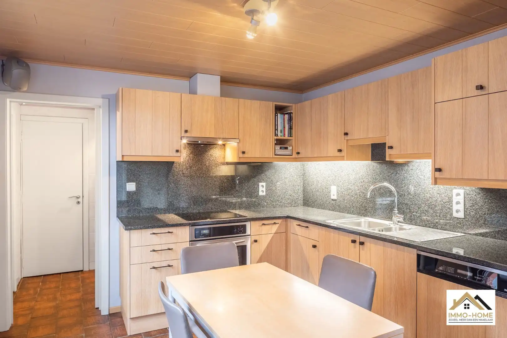 Halfopen bebouwing nabij centrum Wachtebeke foto 6