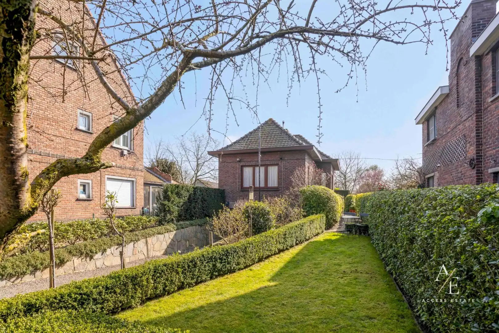 OOSTAKKER - Karaktervolle open bebouwing met grote tuin nabij het centrum foto {{pictureIndex}}