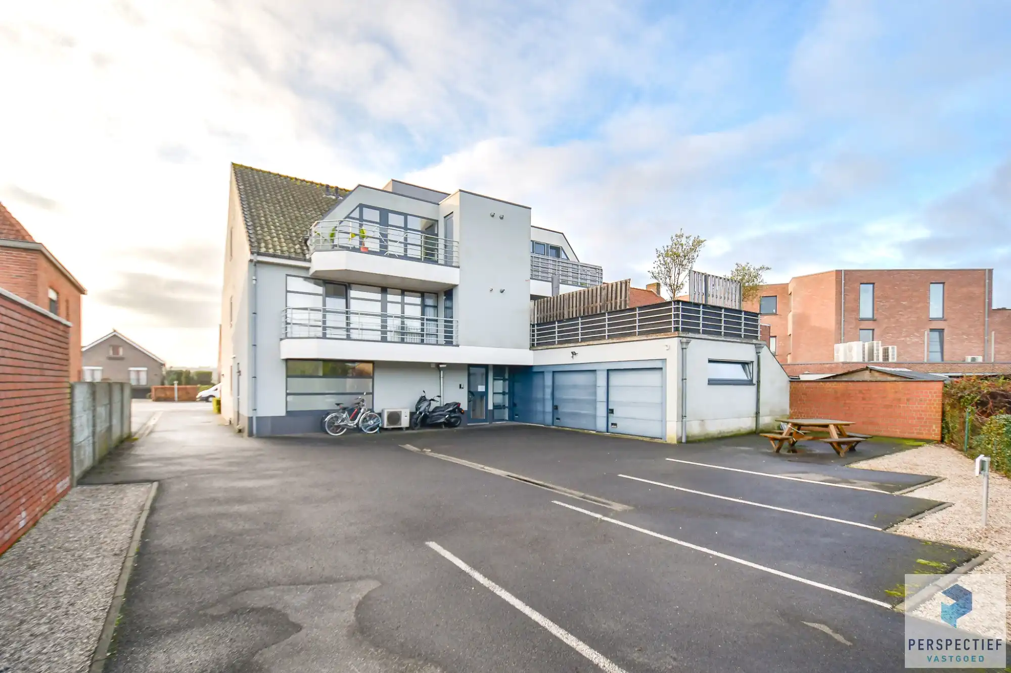 Goed gelegen appartement met 2 slpk - 2 terrassen & autostaanplaats foto 2