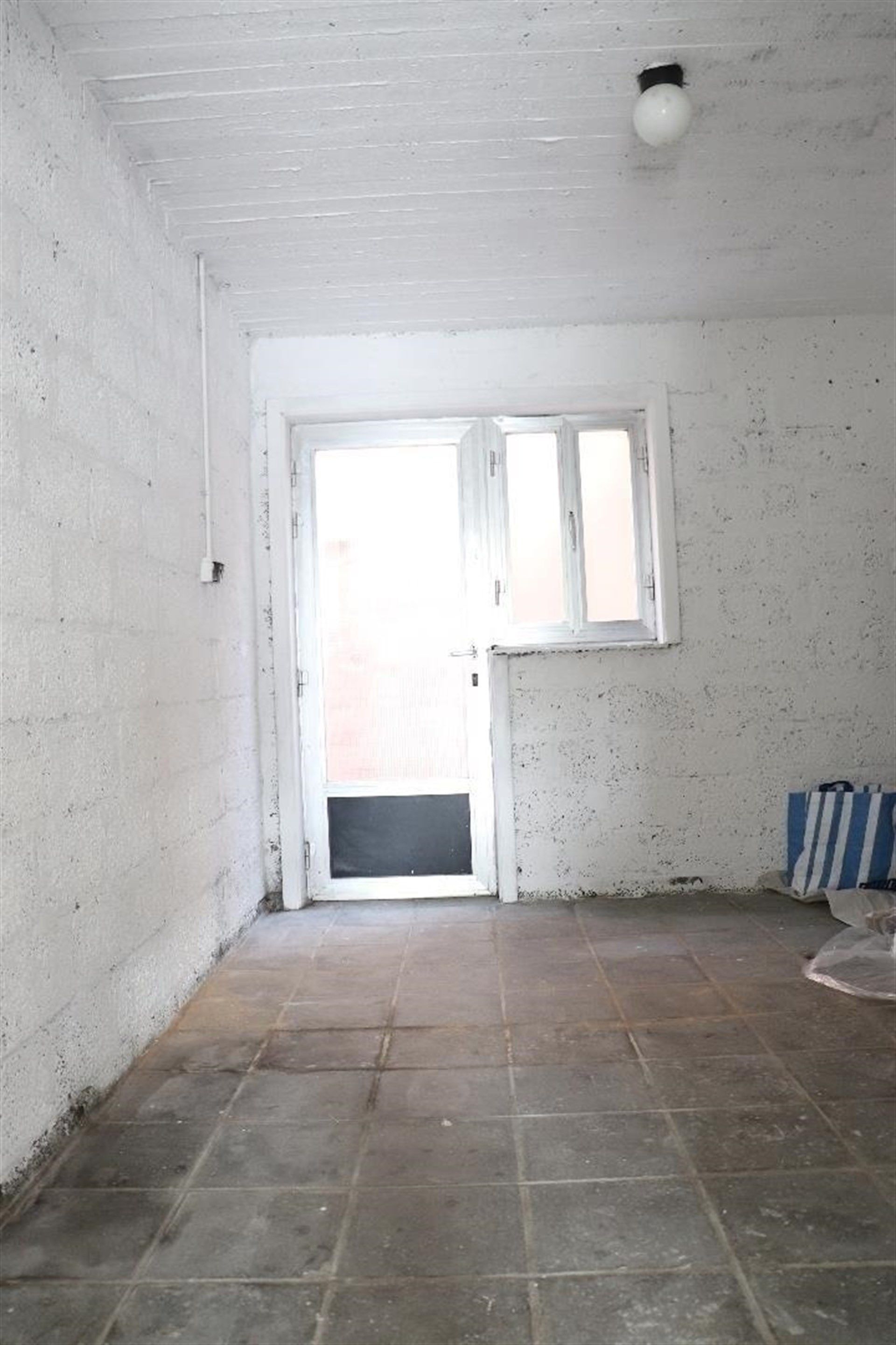 Gunstig gelegen 2 slaapkamer appartement. foto 25