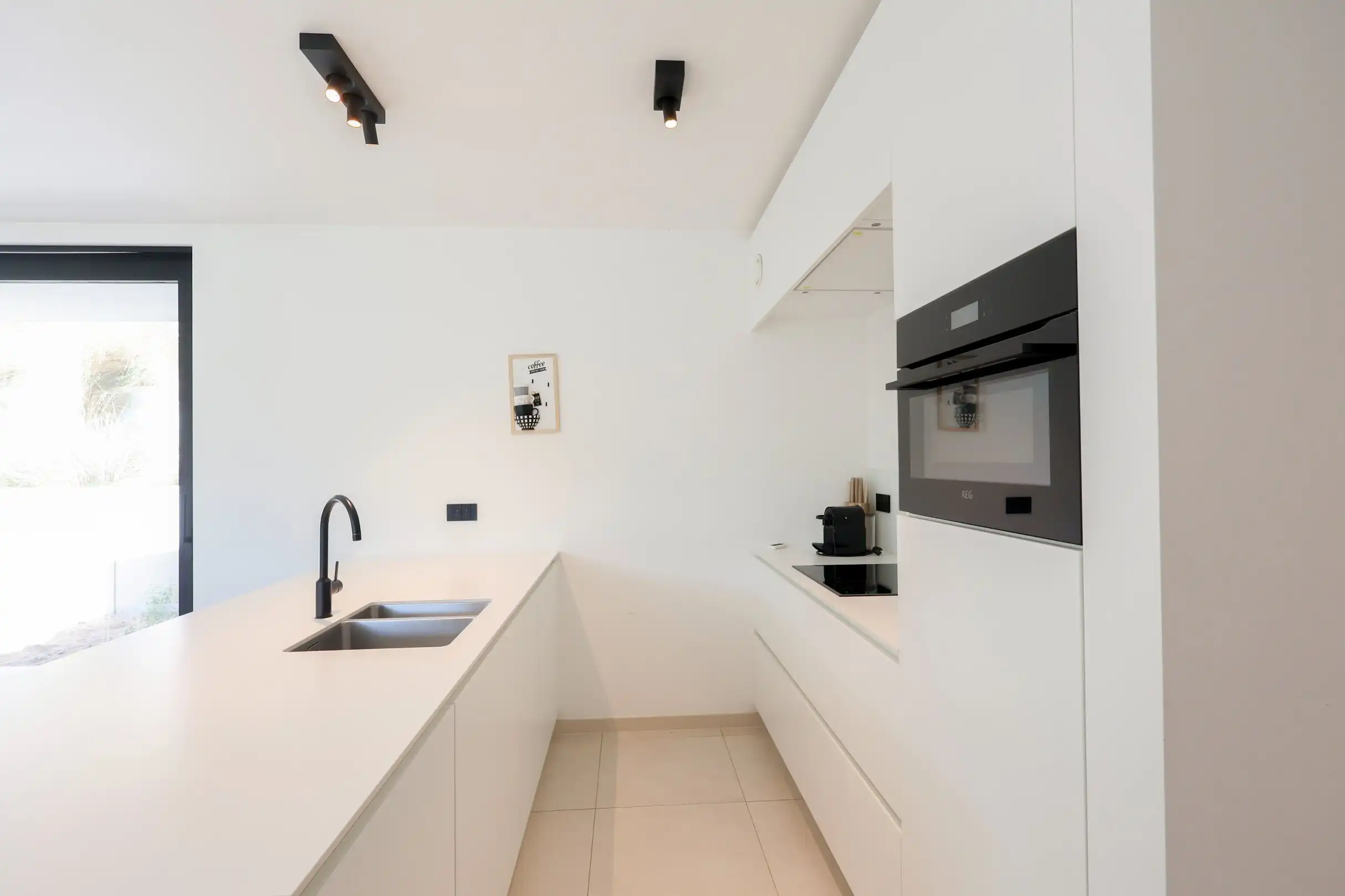 Modern gelijkvloers appartement in Groenendijk met ruim terras foto 10