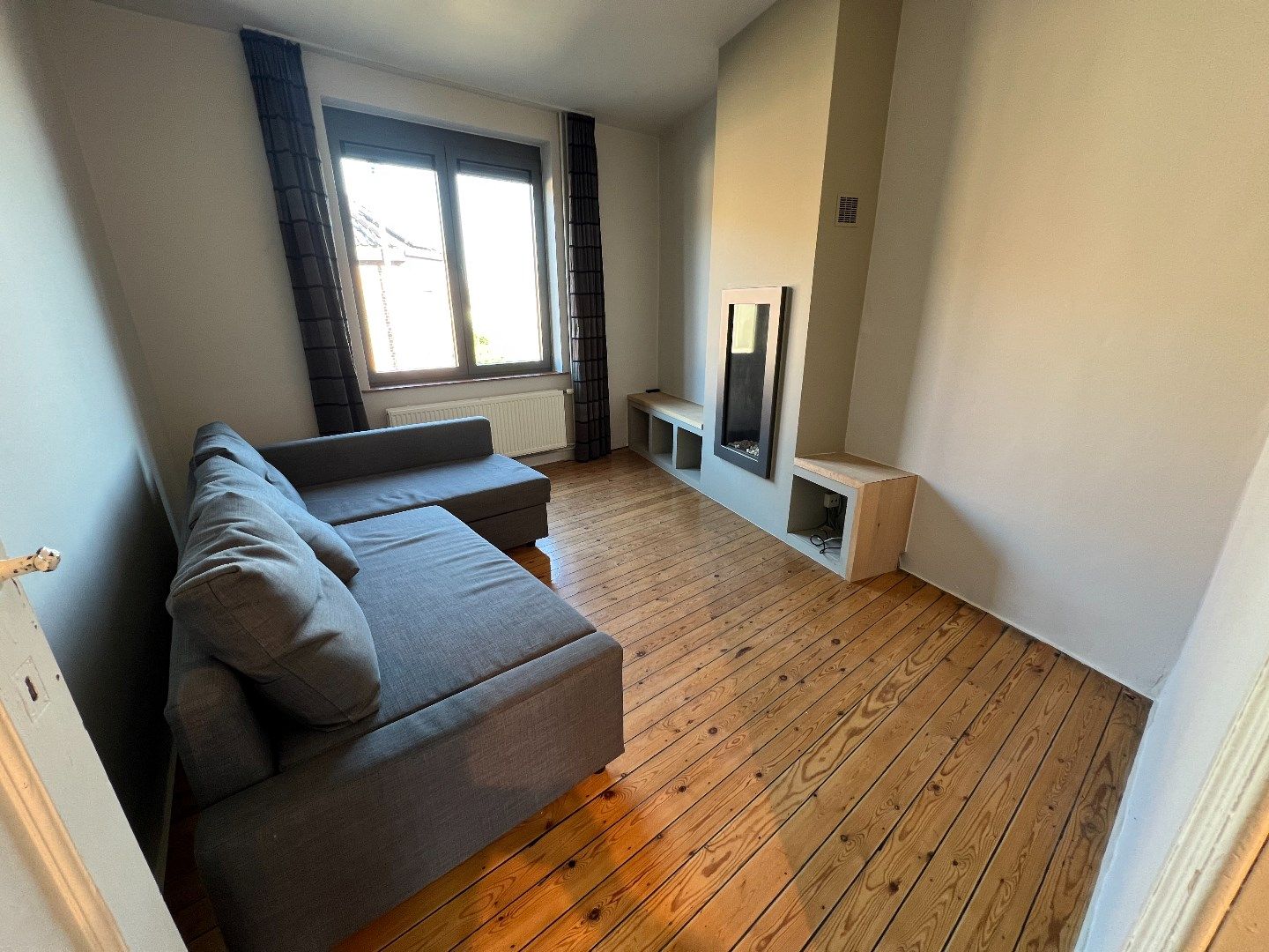 Gezellige rijwoning met 1 slaapkamer (+ bureau) en terras (2 slpks mogelijk) foto 5