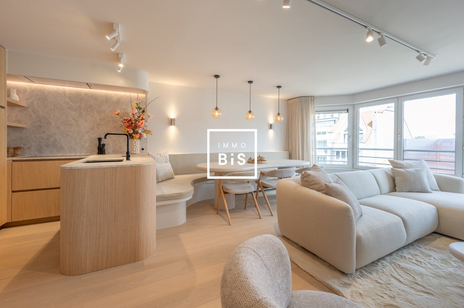 Luxueus gerenoveerd appartement centraal gelegen op enkele stappen van de zeedijk foto 4