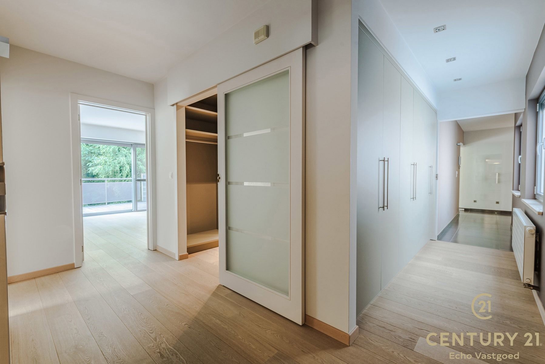 Luxe, ruime penthouse (192m²) met groot terras tegen het bos foto 15