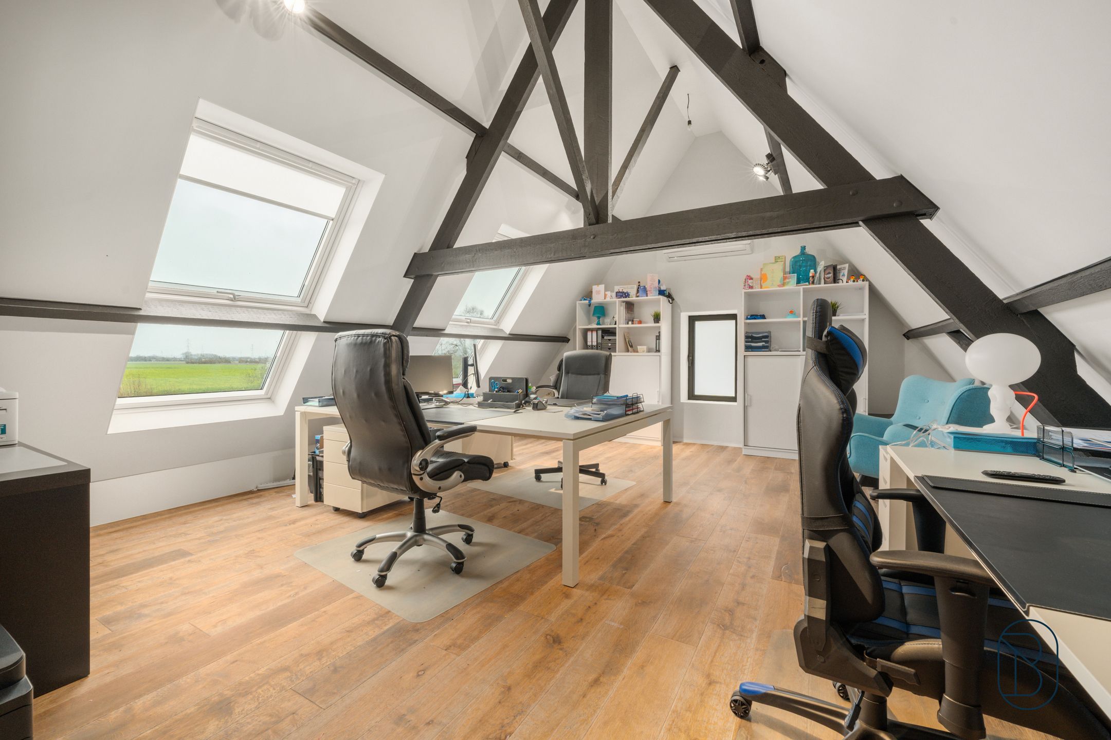 Stijlvolle gerenoveerde woning met loods in Zwevegem foto 20