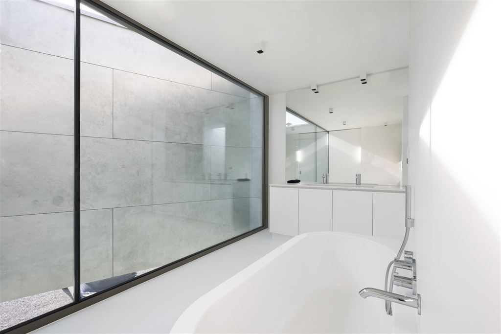 Strakke en moderne villa met high-end afwerking foto 14