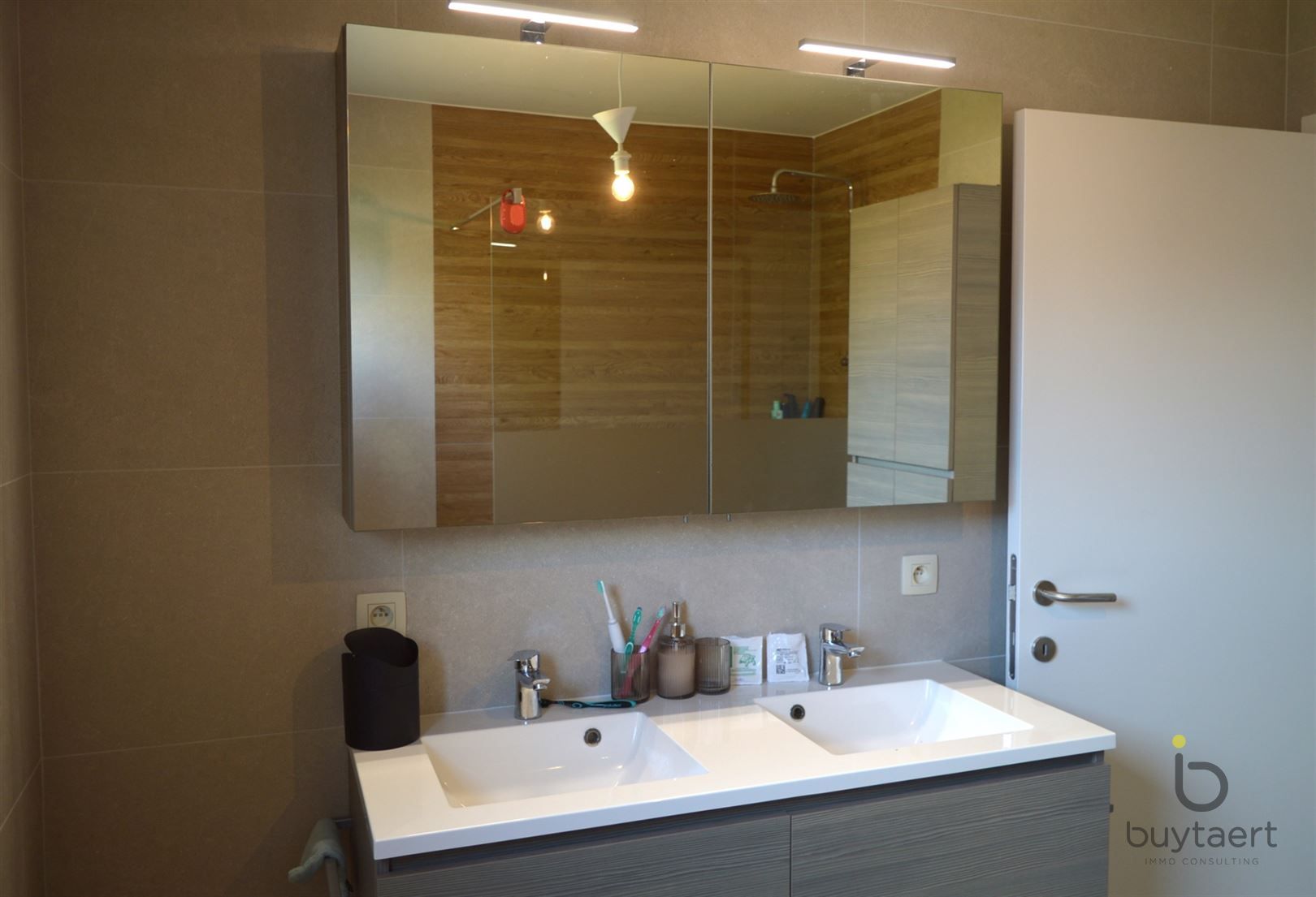 Recente ruime en lichte woning te Schilde. foto 13
