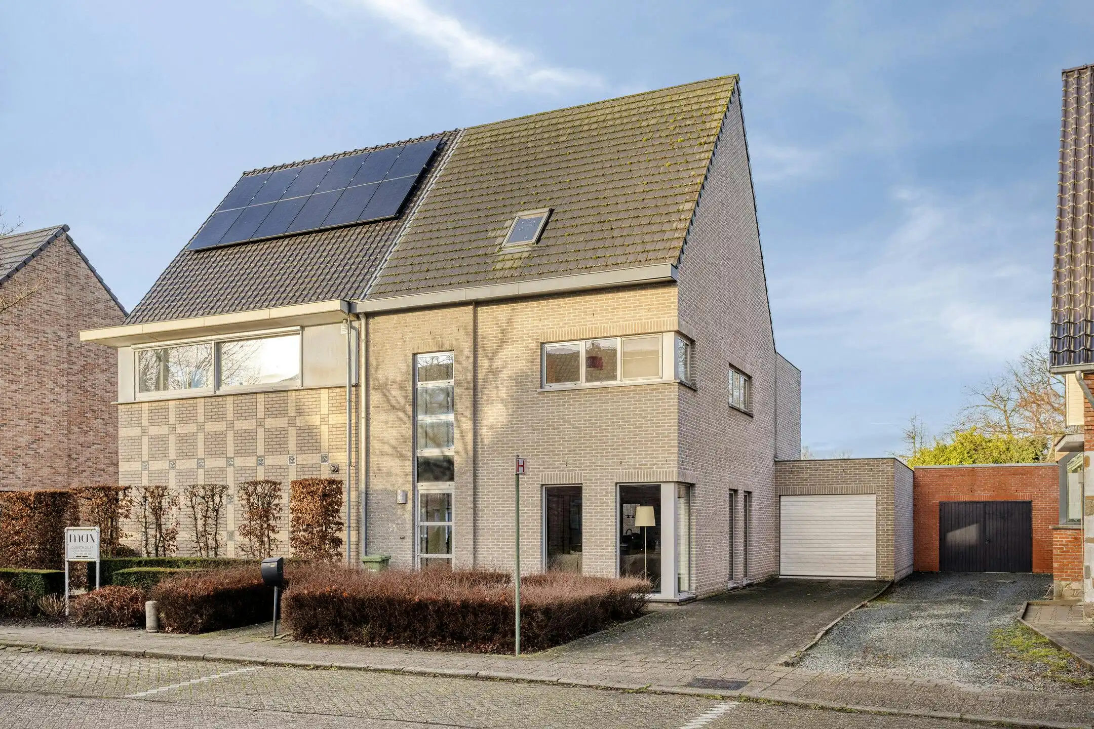 Ruime energiezuinige gezinswoning te koop in Burcht foto 2