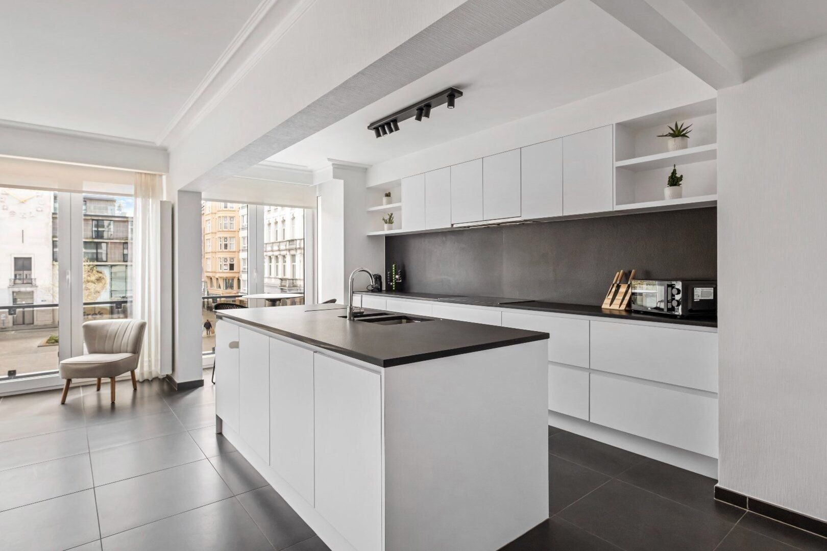 Gerenoveerd ruim appartement op het Wapenplein foto {{pictureIndex}}