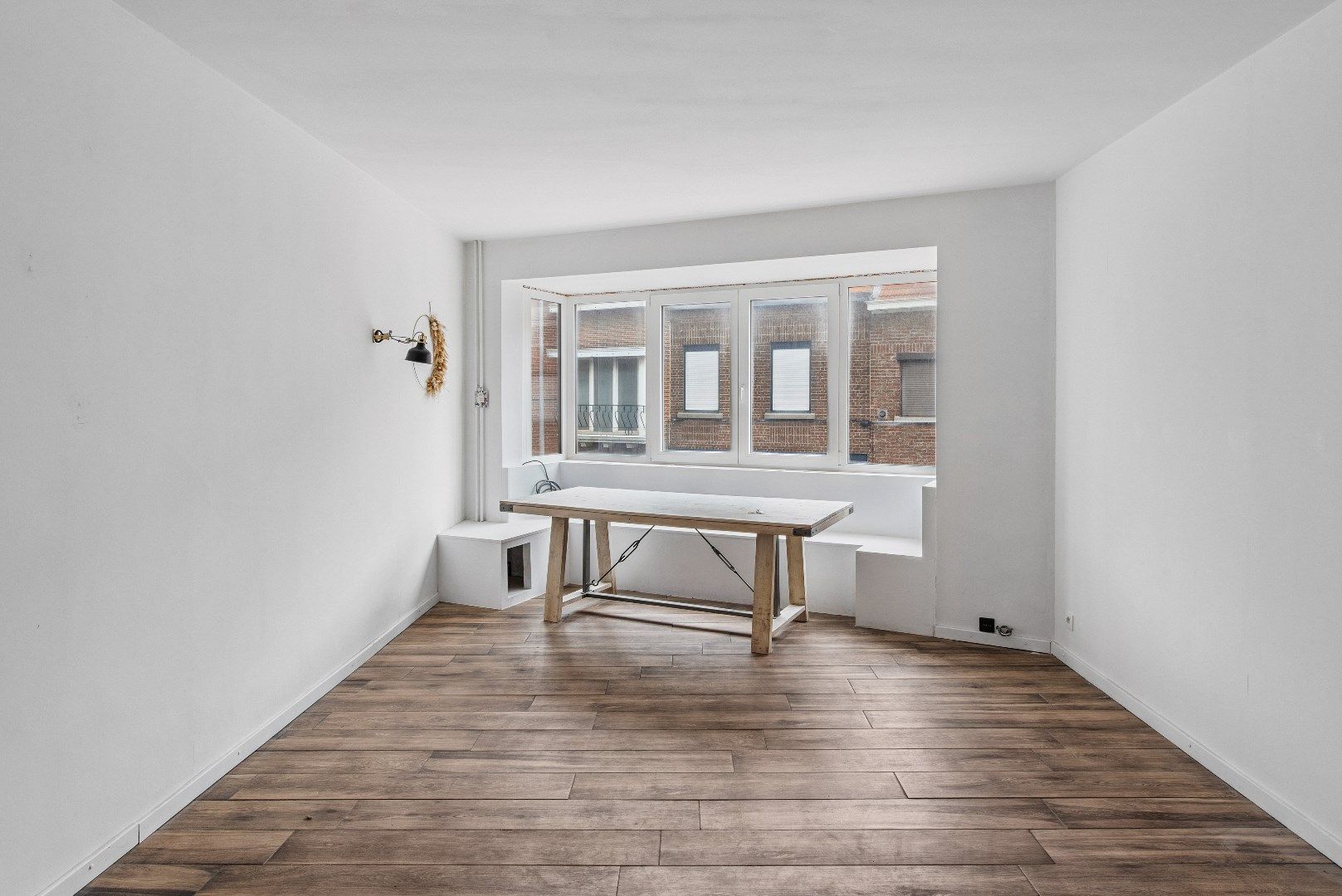 Deels te renoveren bel-étage met ruime garage en potentieel foto 6