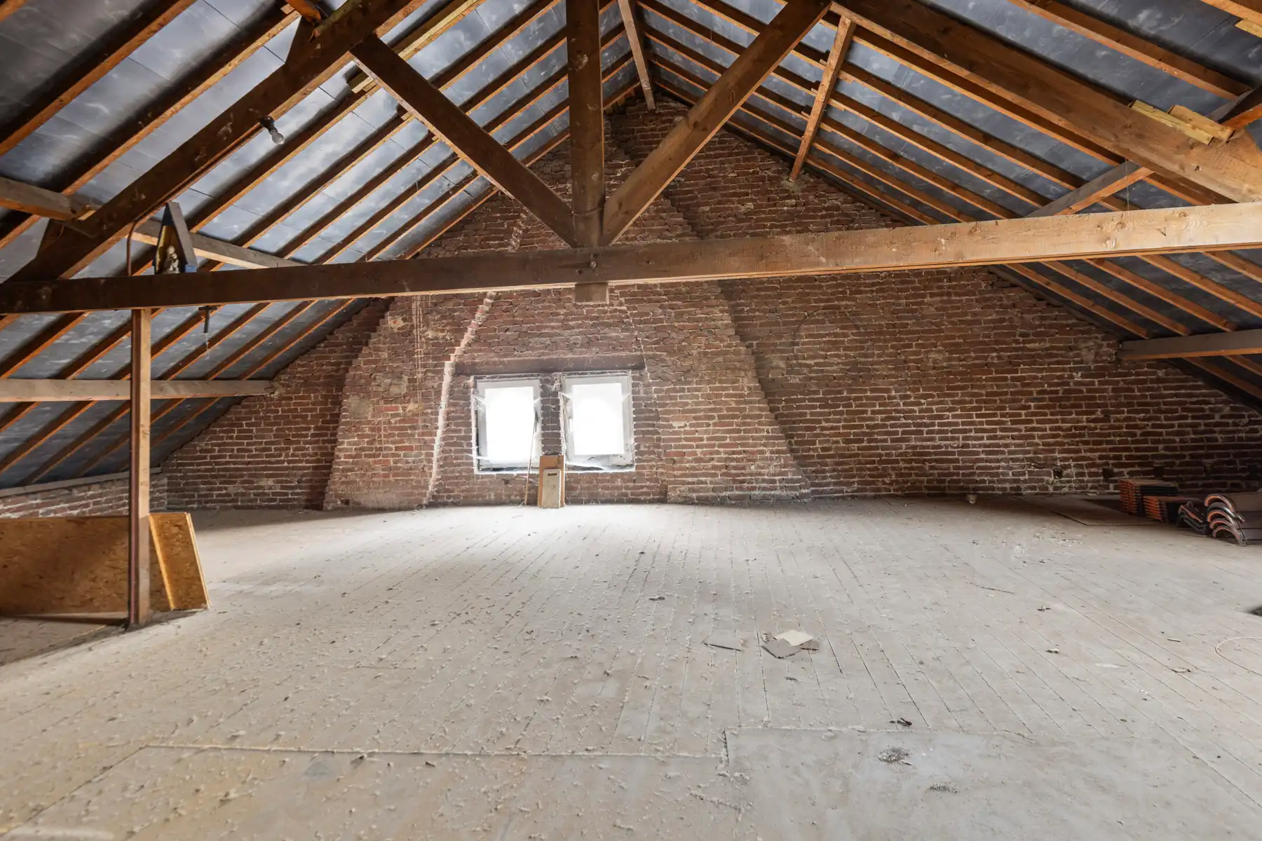 Handelszaak en ruime woning (4 slpk.) in hartje Maaseik.  foto 33