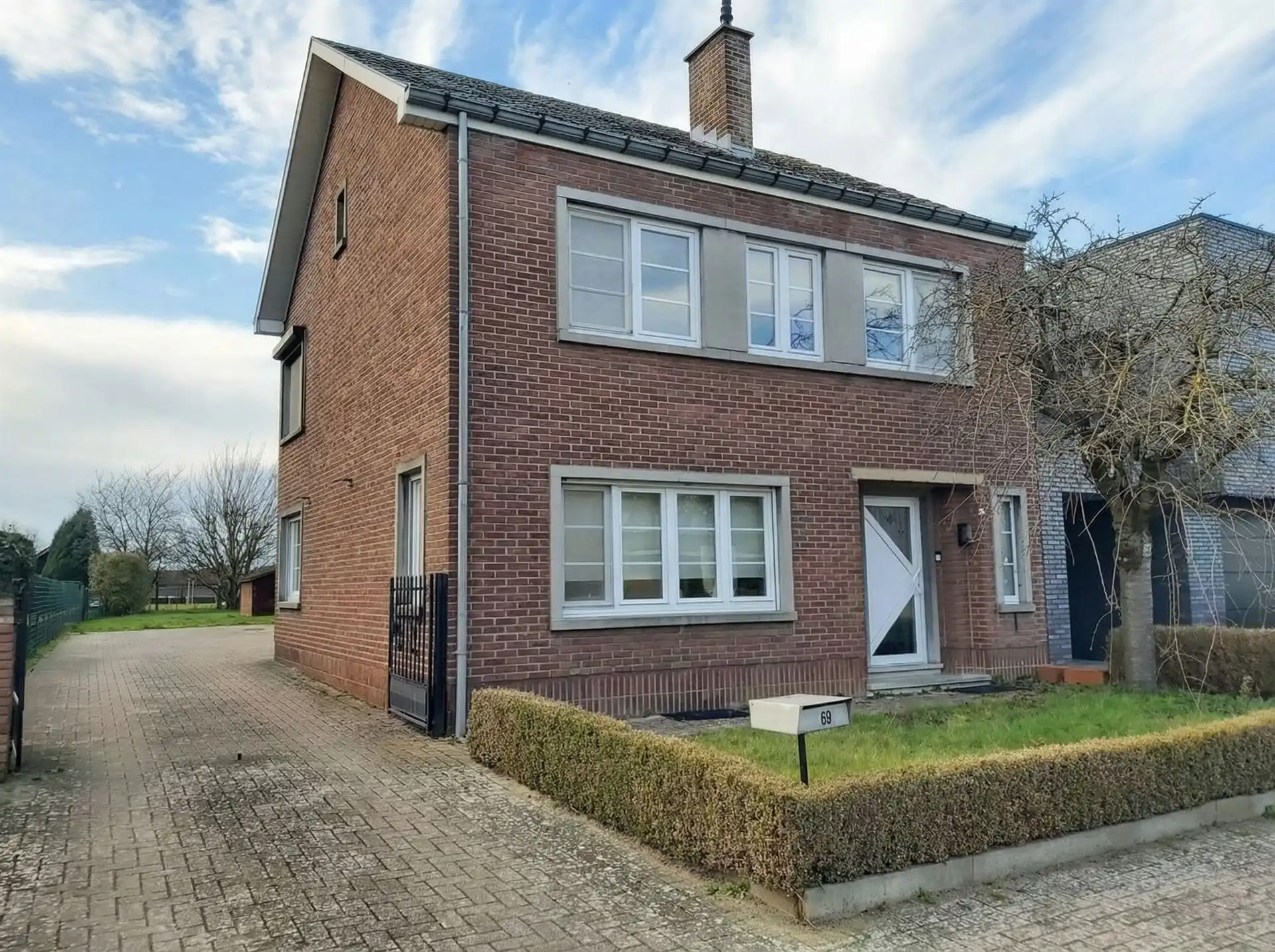 Hoofdfoto van de publicatie: Gezinswoning met 3 slaapkamers op royaal perceel van 14a18ca in het landelijke Uikhoven!