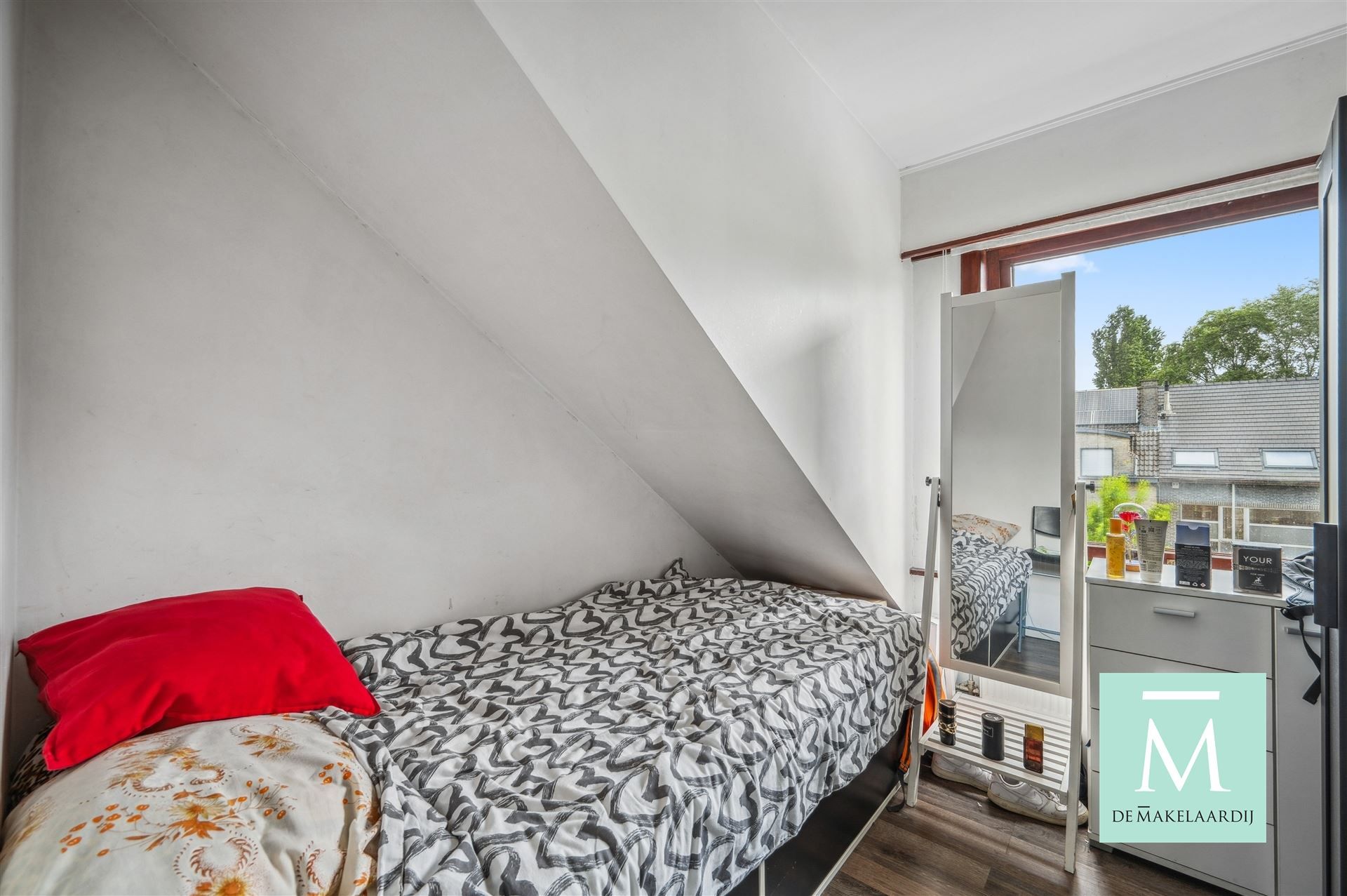 Op te frissen duplex-appartement, 3 slaapkamers en terras op toplocatie! foto 9