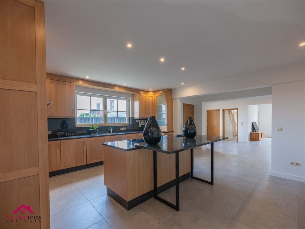 Gerenoveerde verrassend ruime vrijstaande woning foto 18