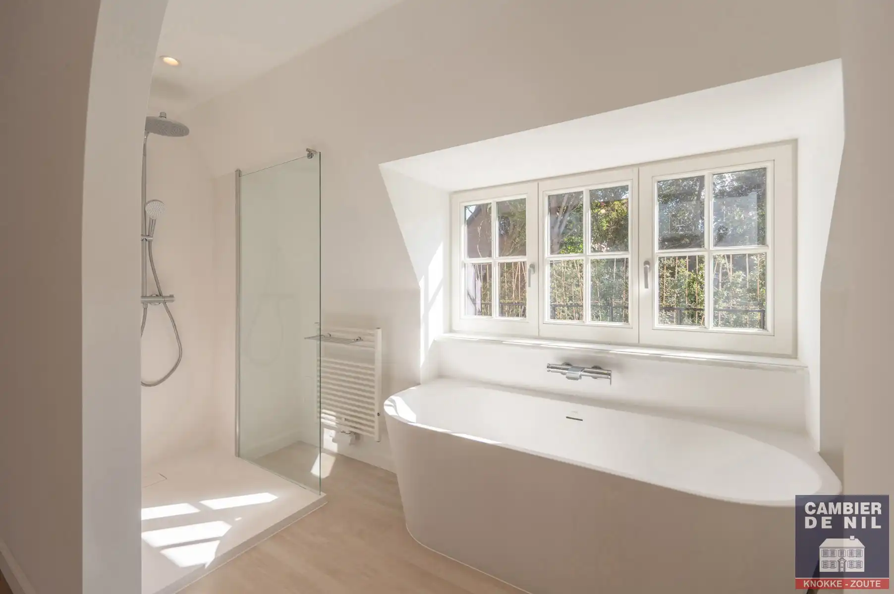 Gerenoveerde, ongemeubelde koppelvilla met zuidgerichte tuin palend aan de golf - Zoute foto 33