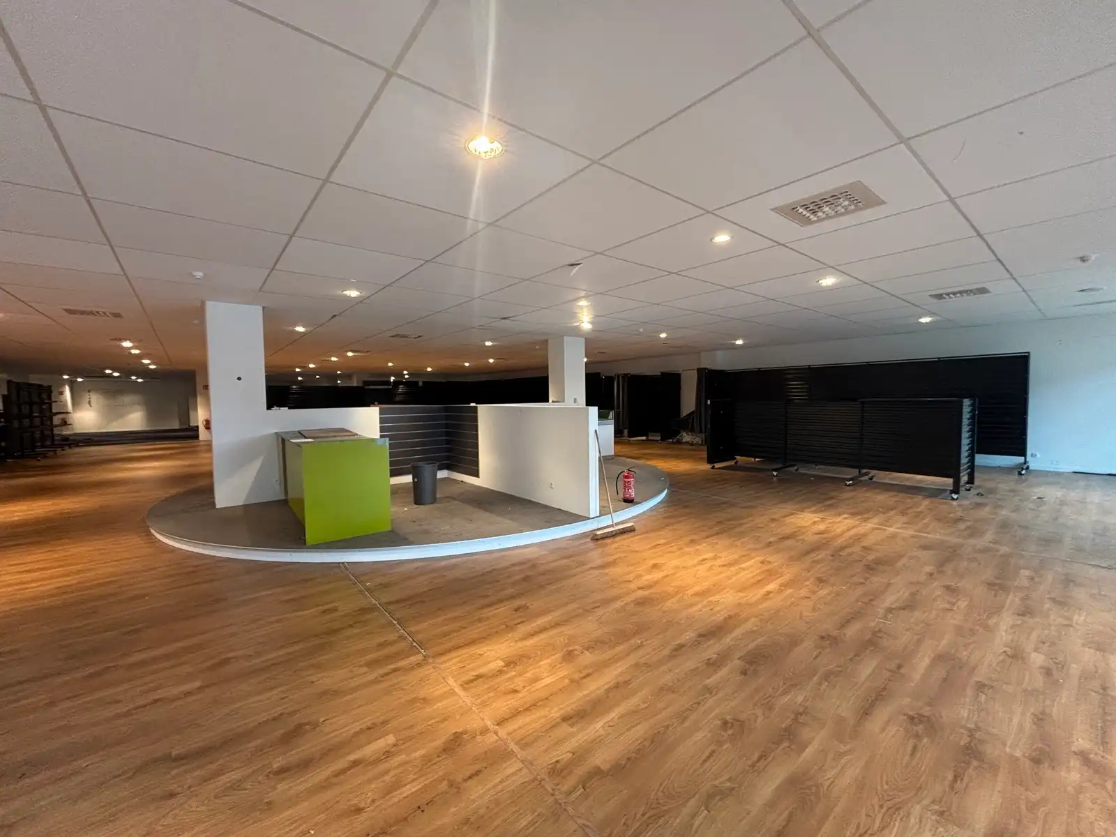 Handelsruimte 820 m² te huur in Gent Dok Noord foto 2