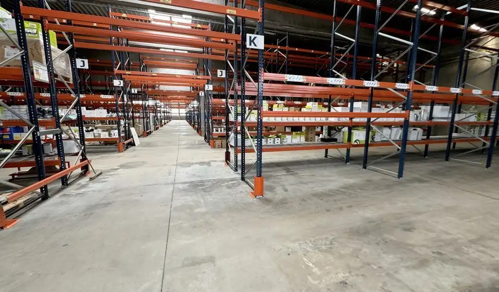 Bedrijfspand met buitenopslag te huur vlakbij E17 in Zwijndrecht foto 6