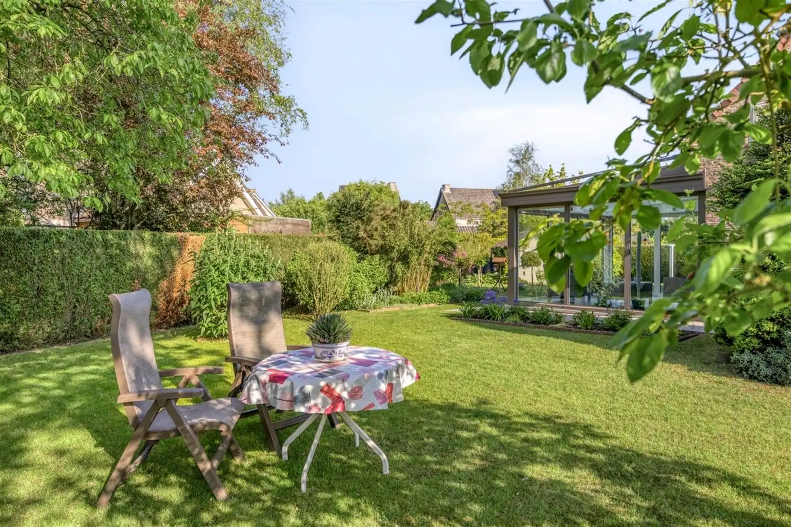Rustig gelegen, goed onderhouden villa met 4 slaapkamers op 761 m². foto 30