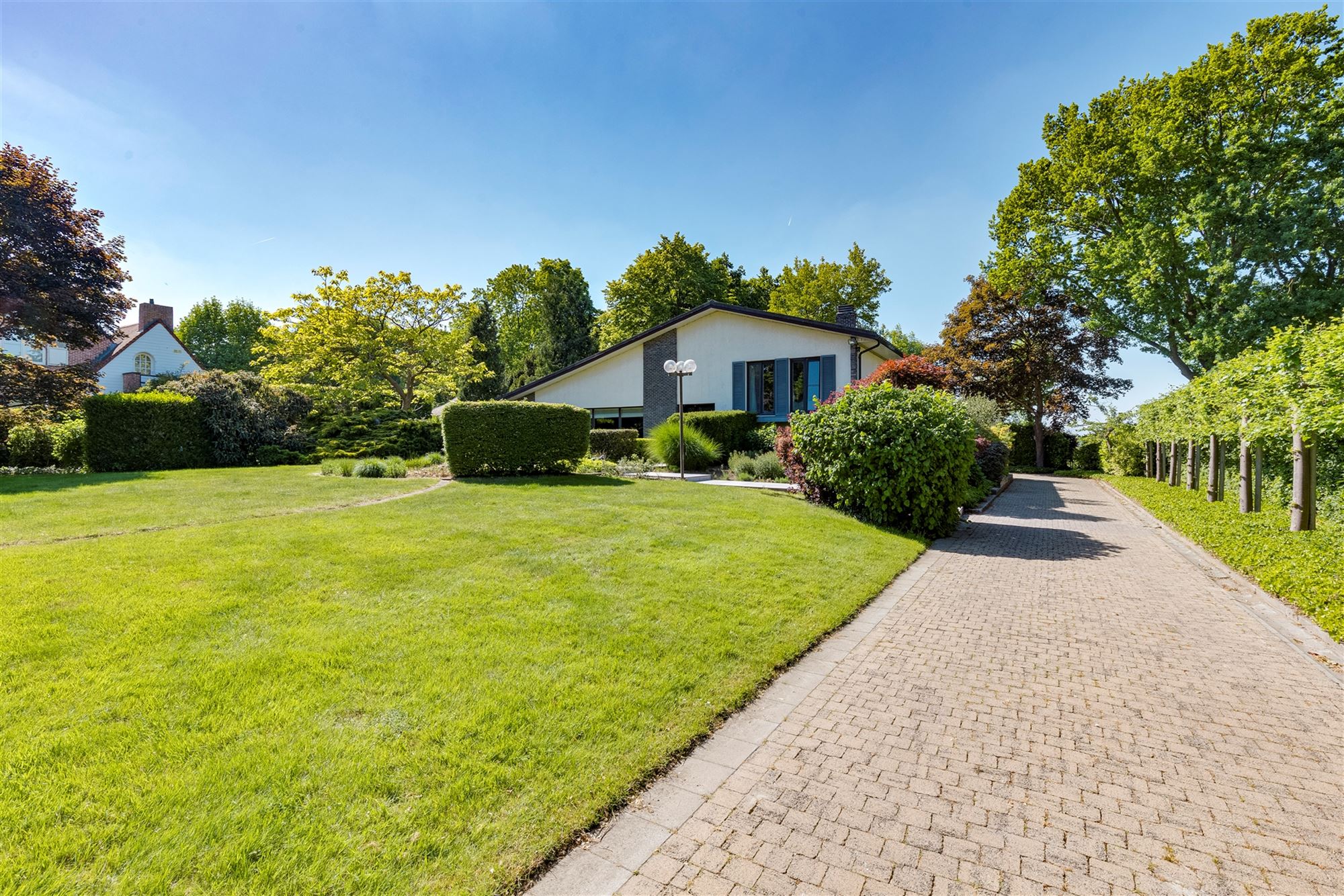 Ruime villa met 5 slpks en 3 bdks op een preceel van 2128m² foto 3