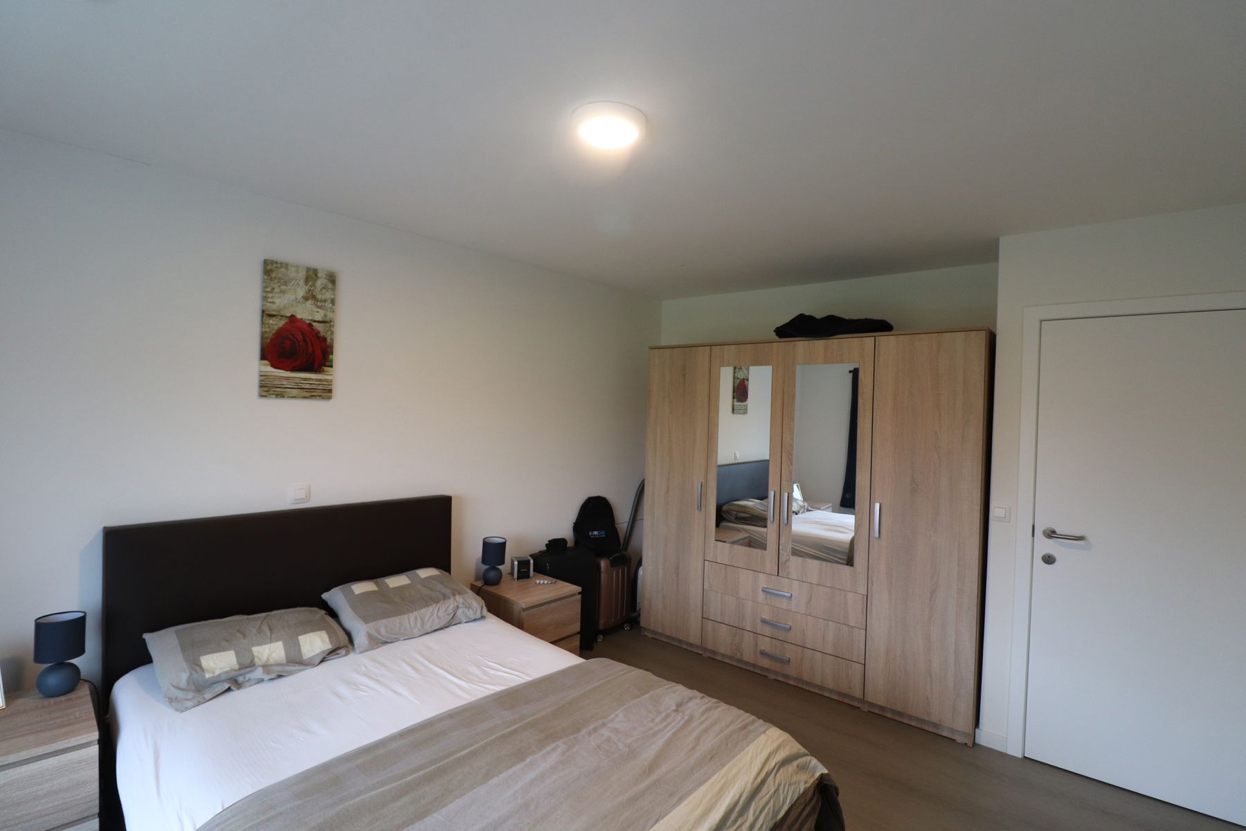 Gerenoveerd duplex-appartement met 3 slaapkamers, terras en autostaanplaats met fietsenberging. foto 10