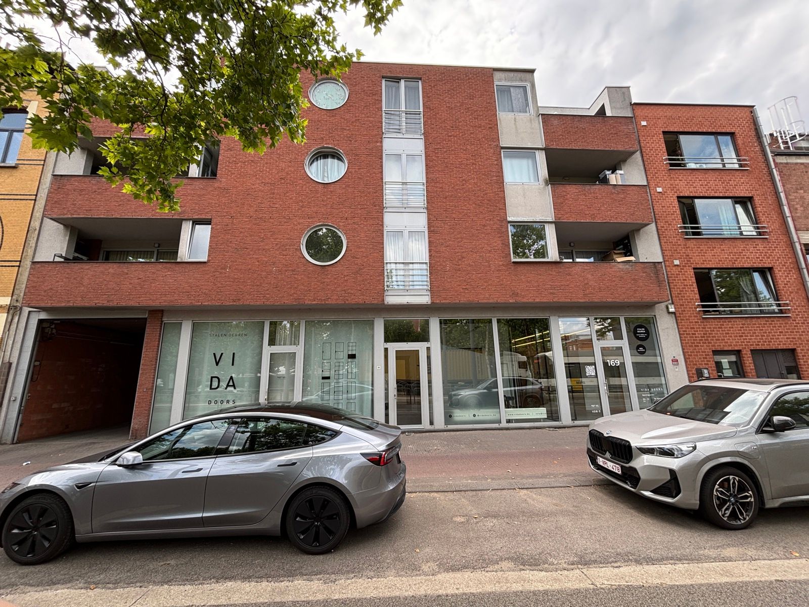 Handelsruimte met magazijn te huur in Mortsel (275 m²) foto 2