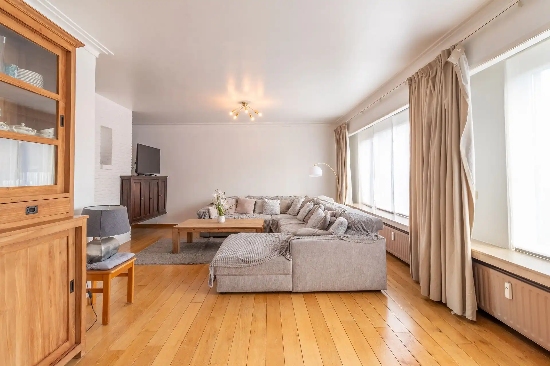 Een exclusief ruim duplex appartement met tuin en garagebox foto 6